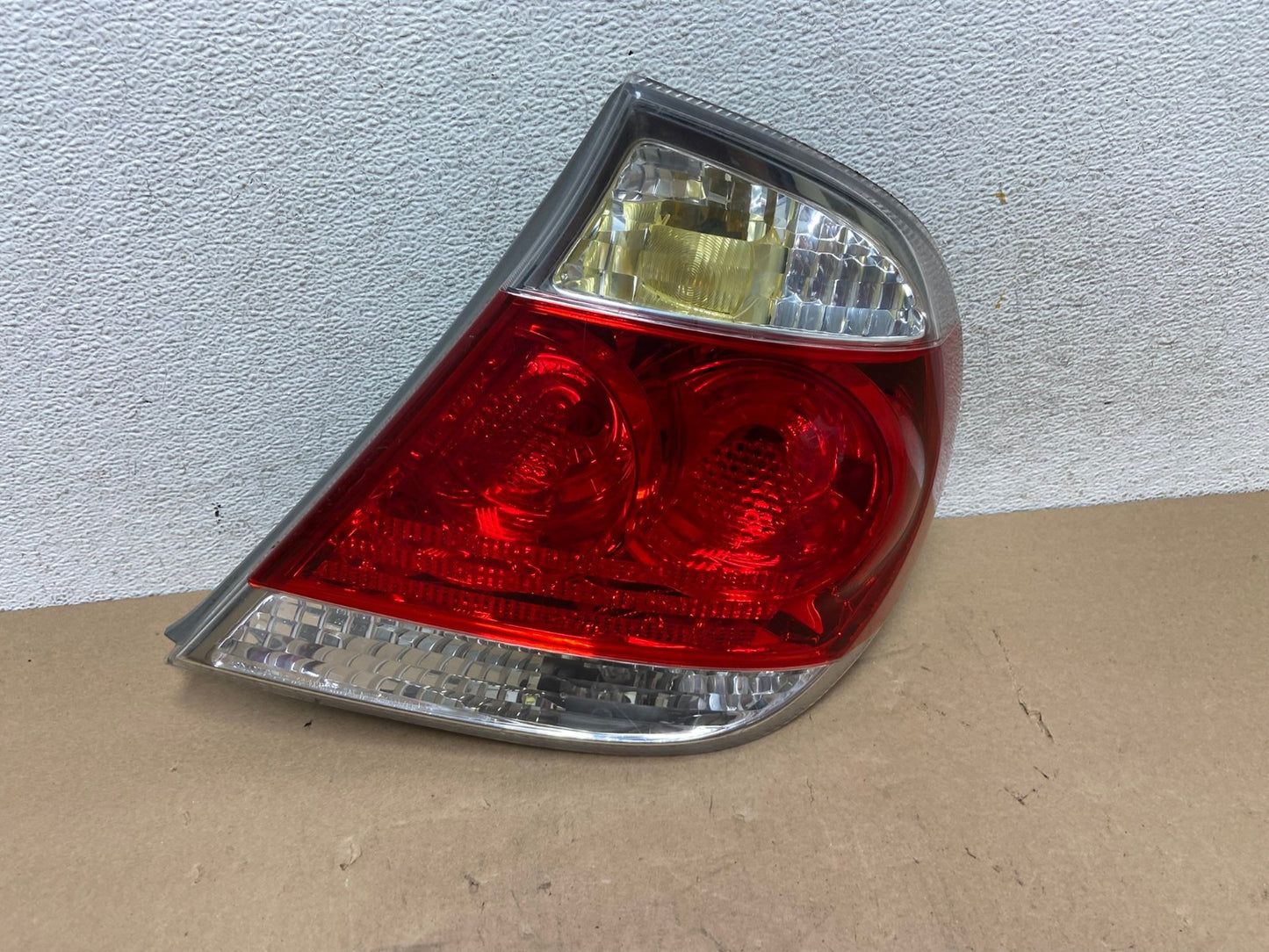 2005 to 2006 Toyota Camry Tail Light Right Passenger Side AG4601 LK0