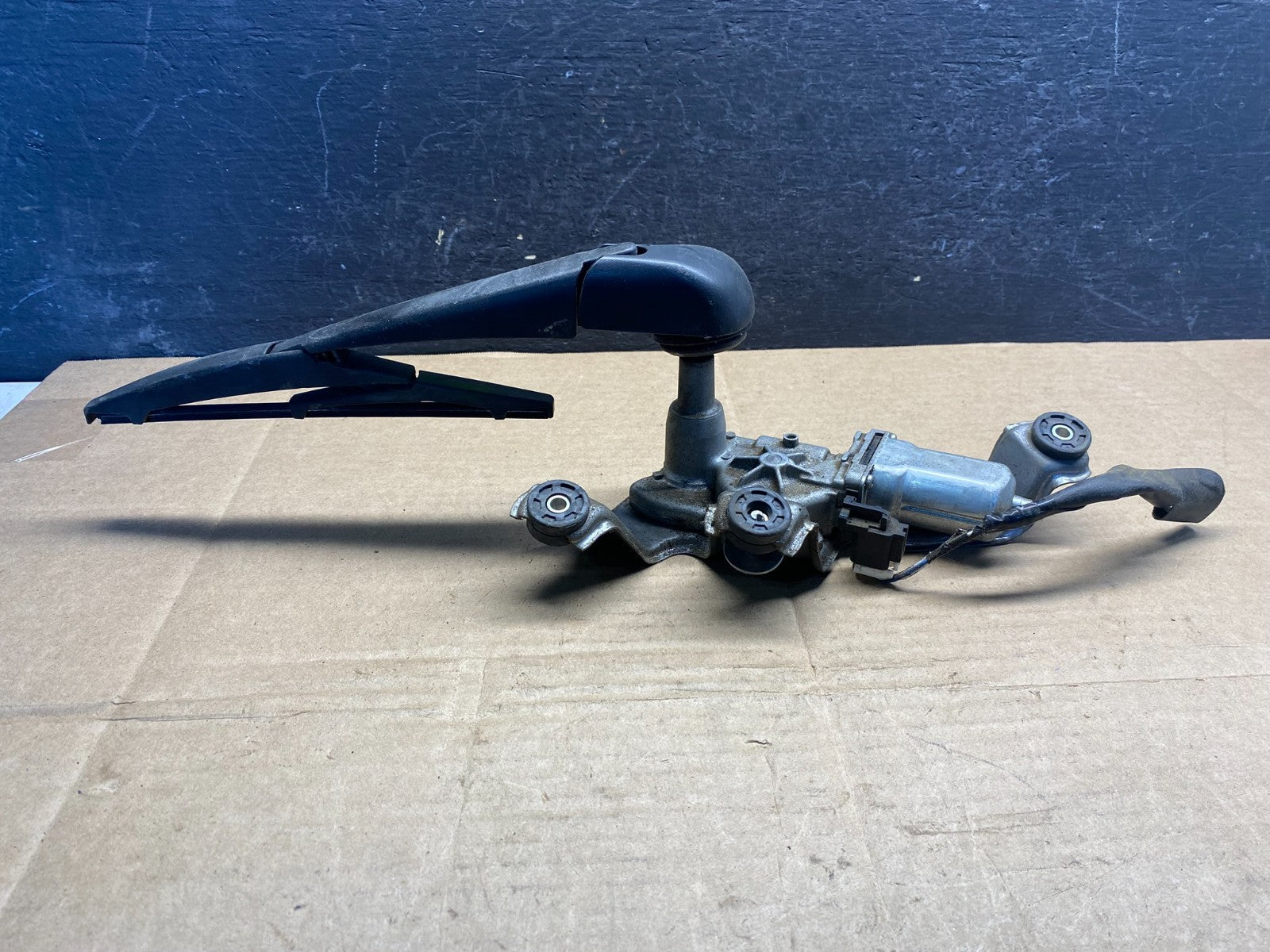 2008 to 2014 Scion xD Rear Wiper Motor ae8267 DG1