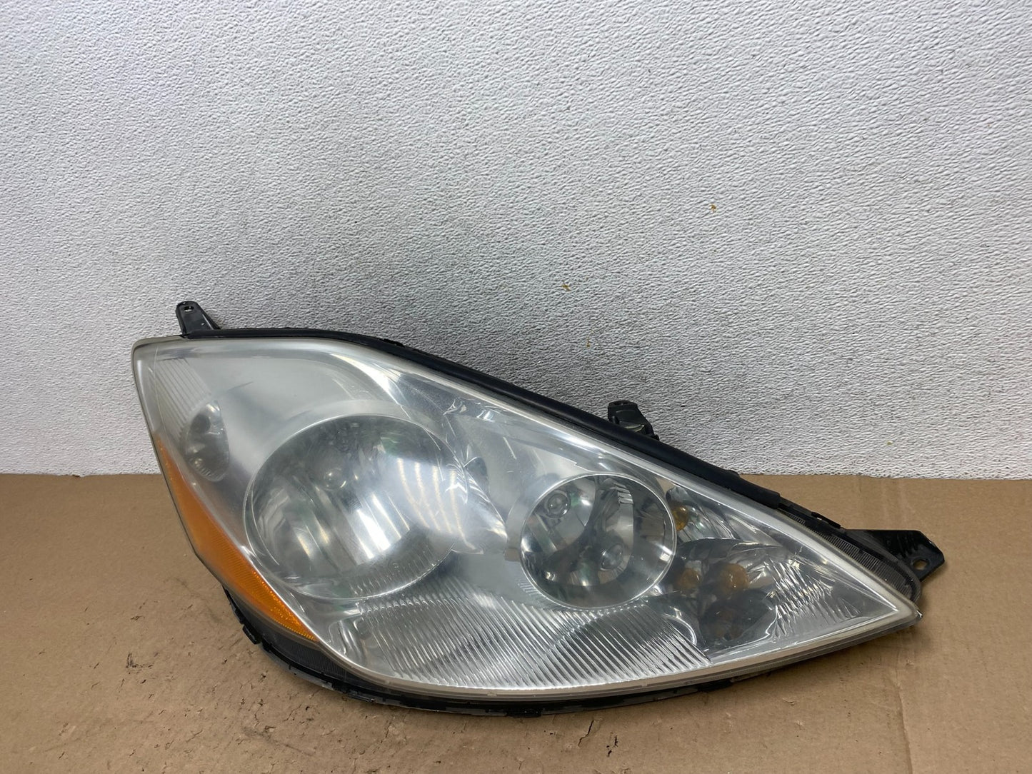 2006 to 2010 Toyota Sienna Right Passenger Rh Side Headlight Halogen AG4411 DW1
