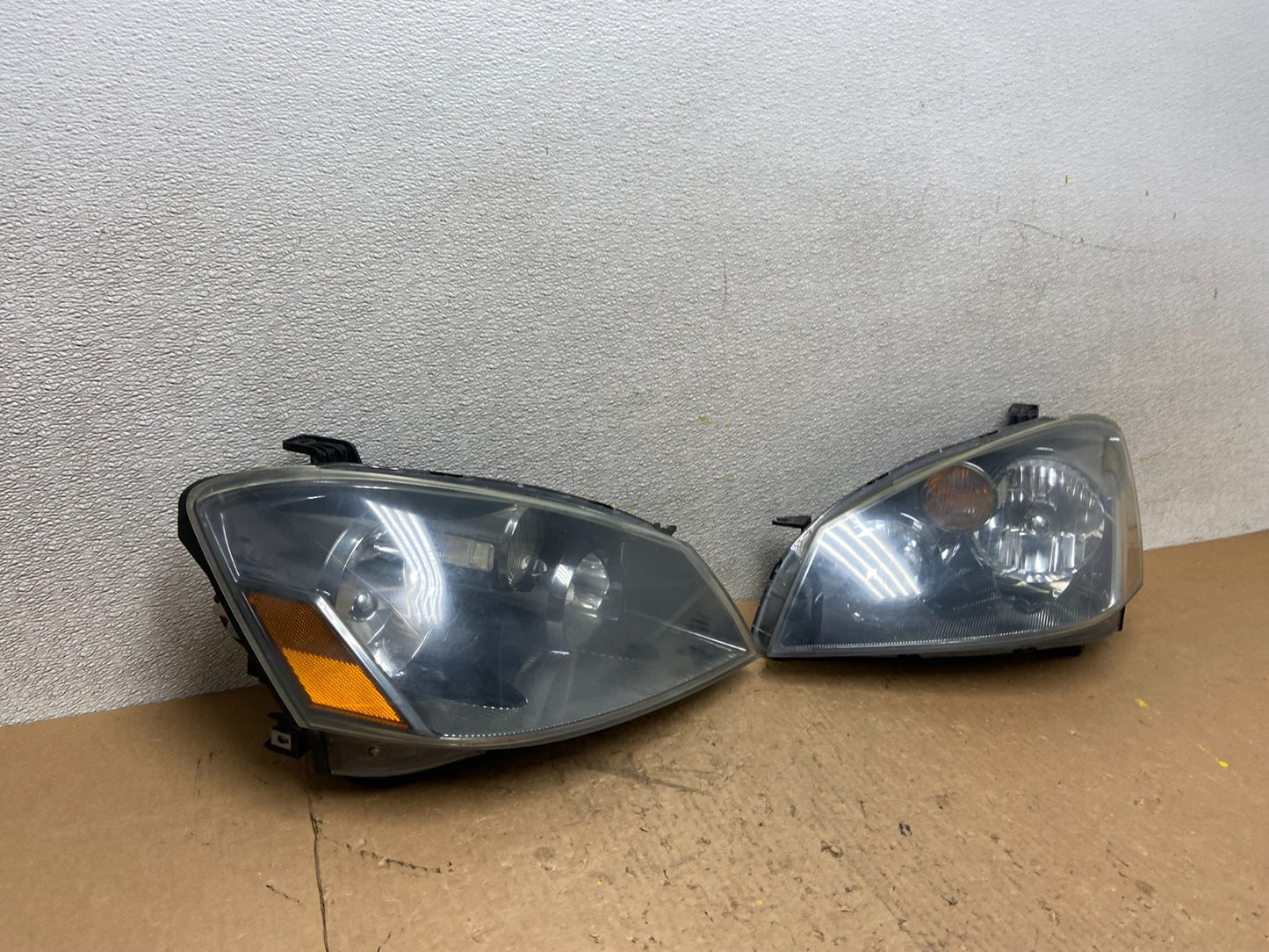 2005 to 2006 Nissan Altima Left+Right Side Set Halogen Headlights OEM Z9335 DW2