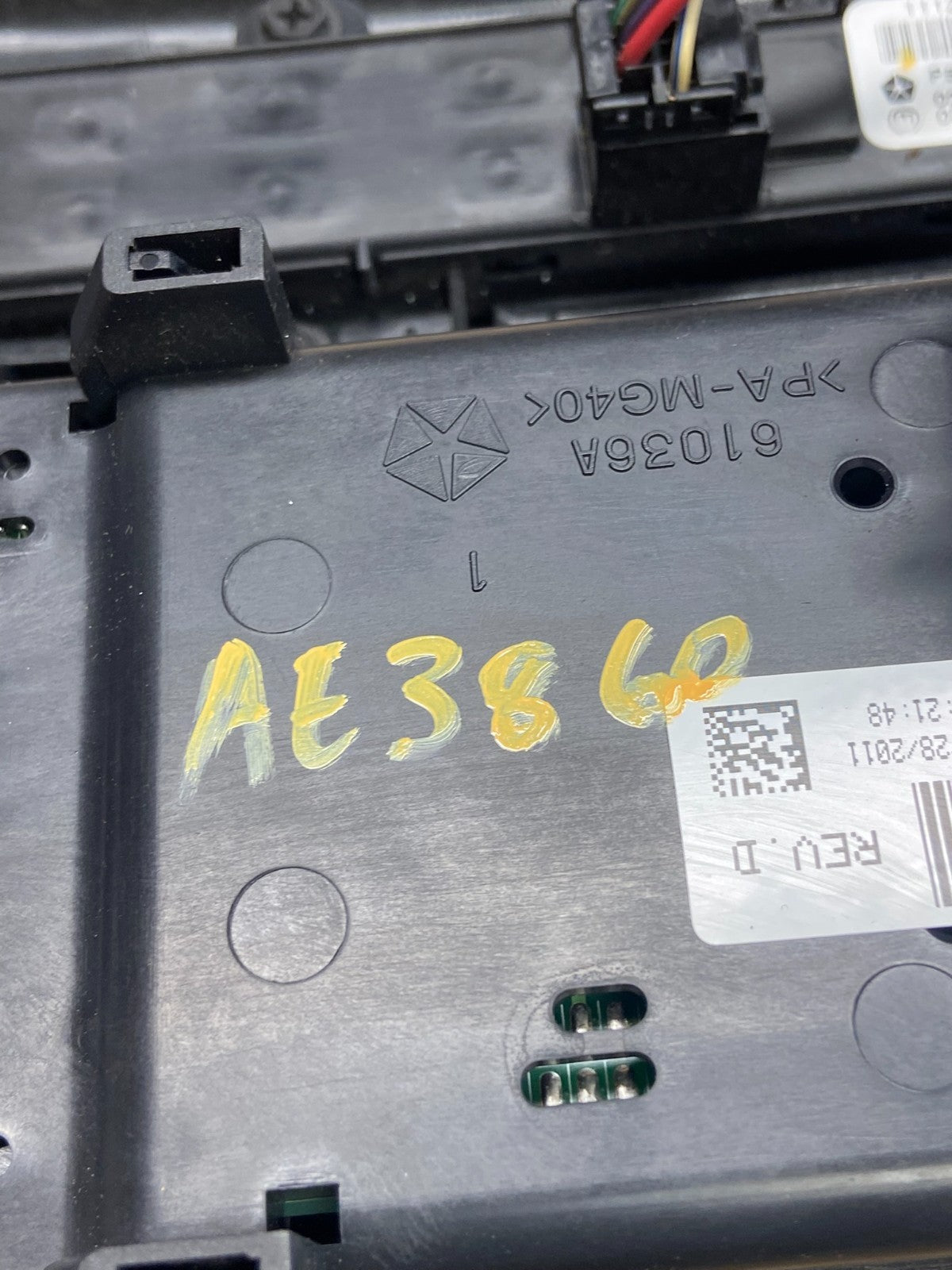 2008 to 2012 Jeep Liberty Dash Climate Temperature Control Radio Bezel AE3860 DG6
