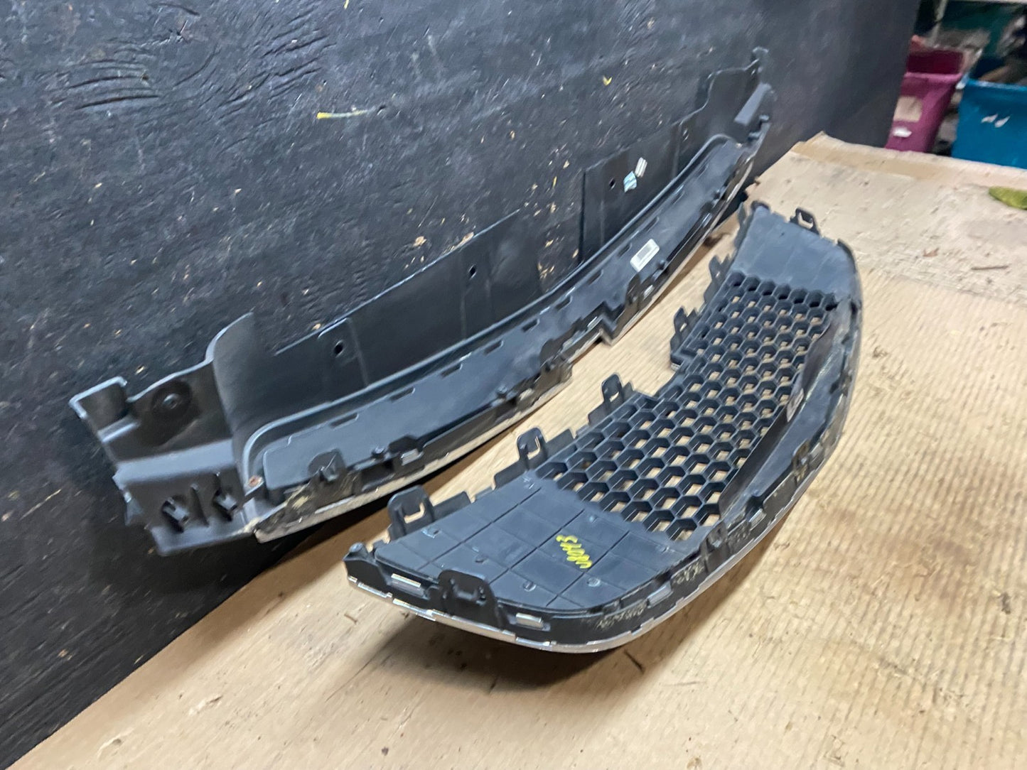 2011 to 2014 Chevrolet Cruze Upper Lower Set Grill Grille V9300 DG5