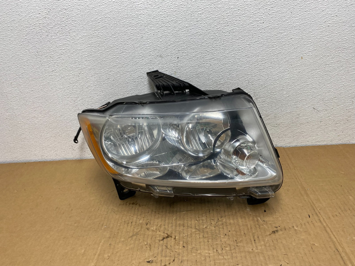 2011-2013 Jeep Grand Cherokee Right Passenger Halogen Headlight AC7632 DW0