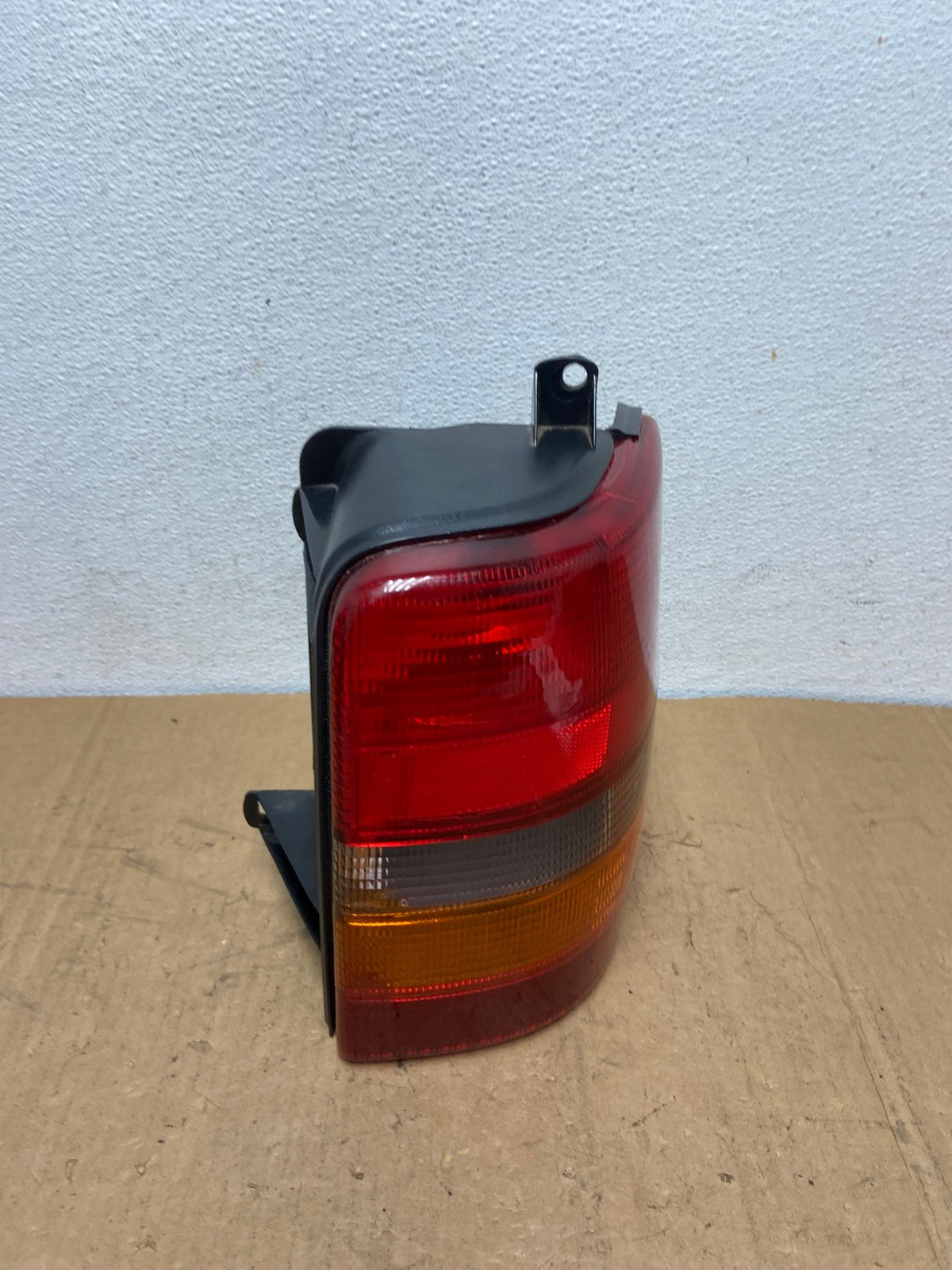 1993-1998 Jeep Grand Cherokee ZJ Right Passenger Rh Tail Light DEP AD1262 LK2