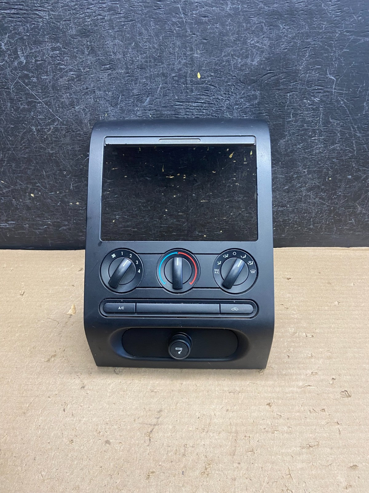 2004 to 2008 Ford F150 Radio Climate Dash Bezel Surround Black ah5355 DG0