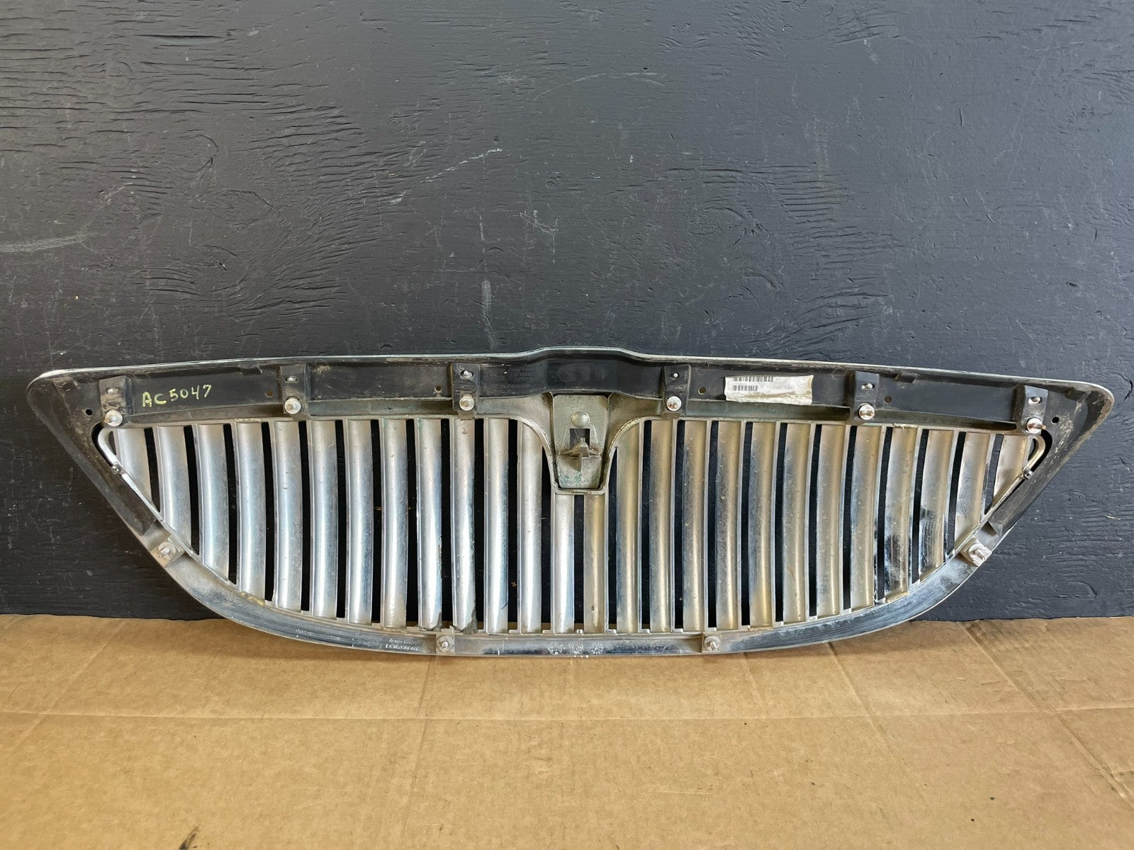 2003 to 2011 Lincoln Town Car Front Upper Grille Grill Chrome W/Emblem AC5047 DG4