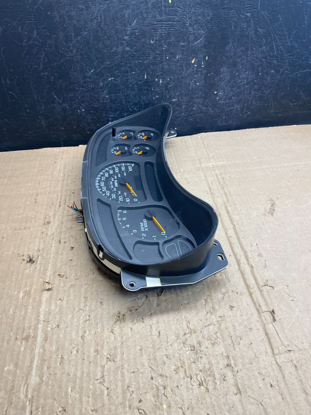 2003 to 2006 Chevrolet Silverado Yukon Cluster Gauge Speedometer AE2014 DG1