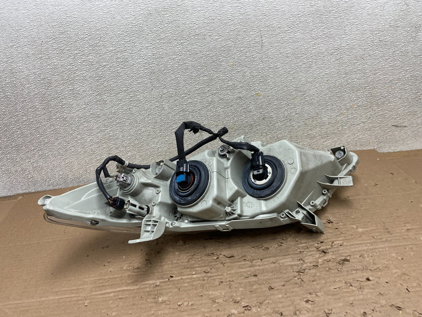 2010 - 2011 Toyota Camry Right Passenger RH Halogen Headlight AB1716 DW6