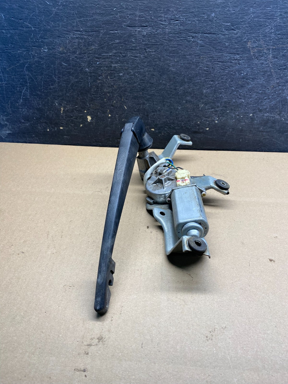 2005 to 2009 Subaru Legacy Outback Rear Windshield Wiper Motor AI5228 PS2