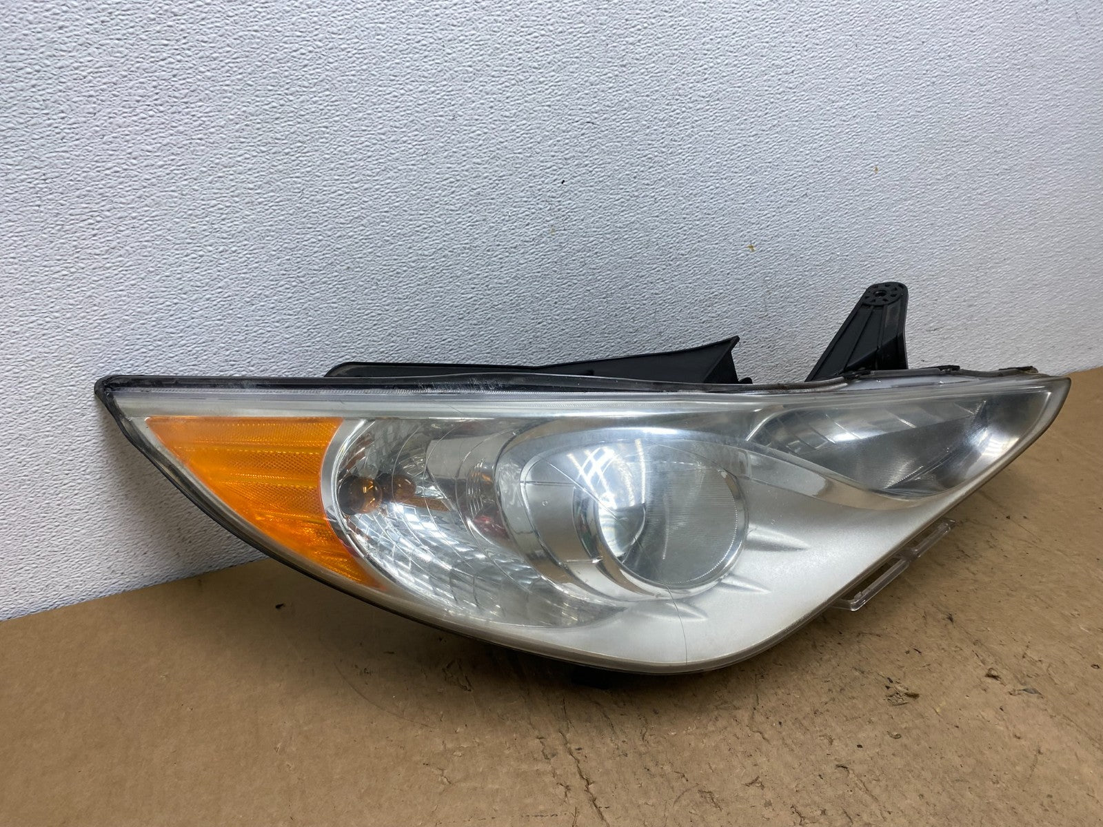 2011 - 2014 Hyundai Sonata Right Passenger Rh Side Headlight Halogen AD0686 DW2