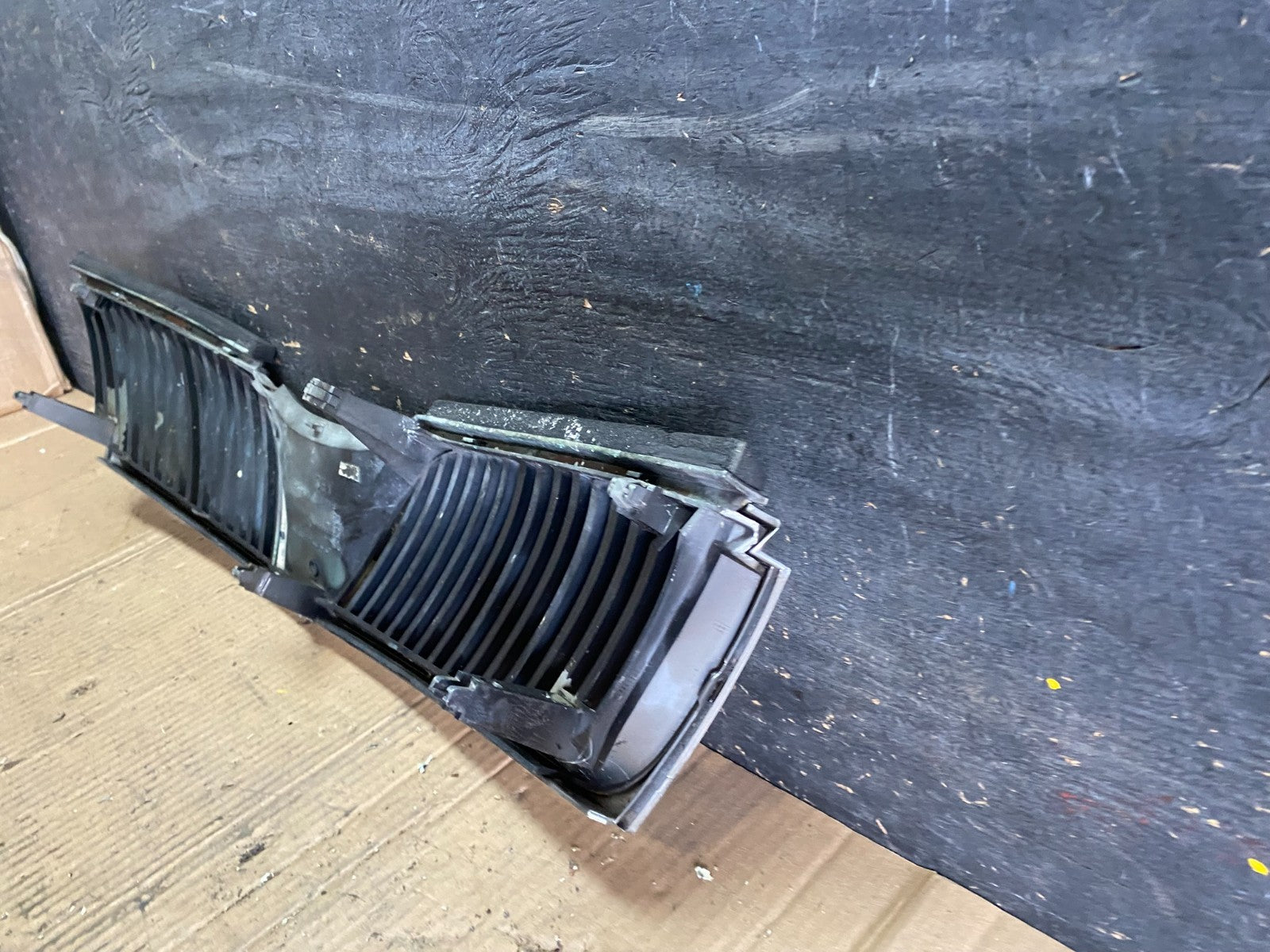 2002-2003 Mitsubishi Diamante Front Upper Grill Grille OEM s6129 DG8