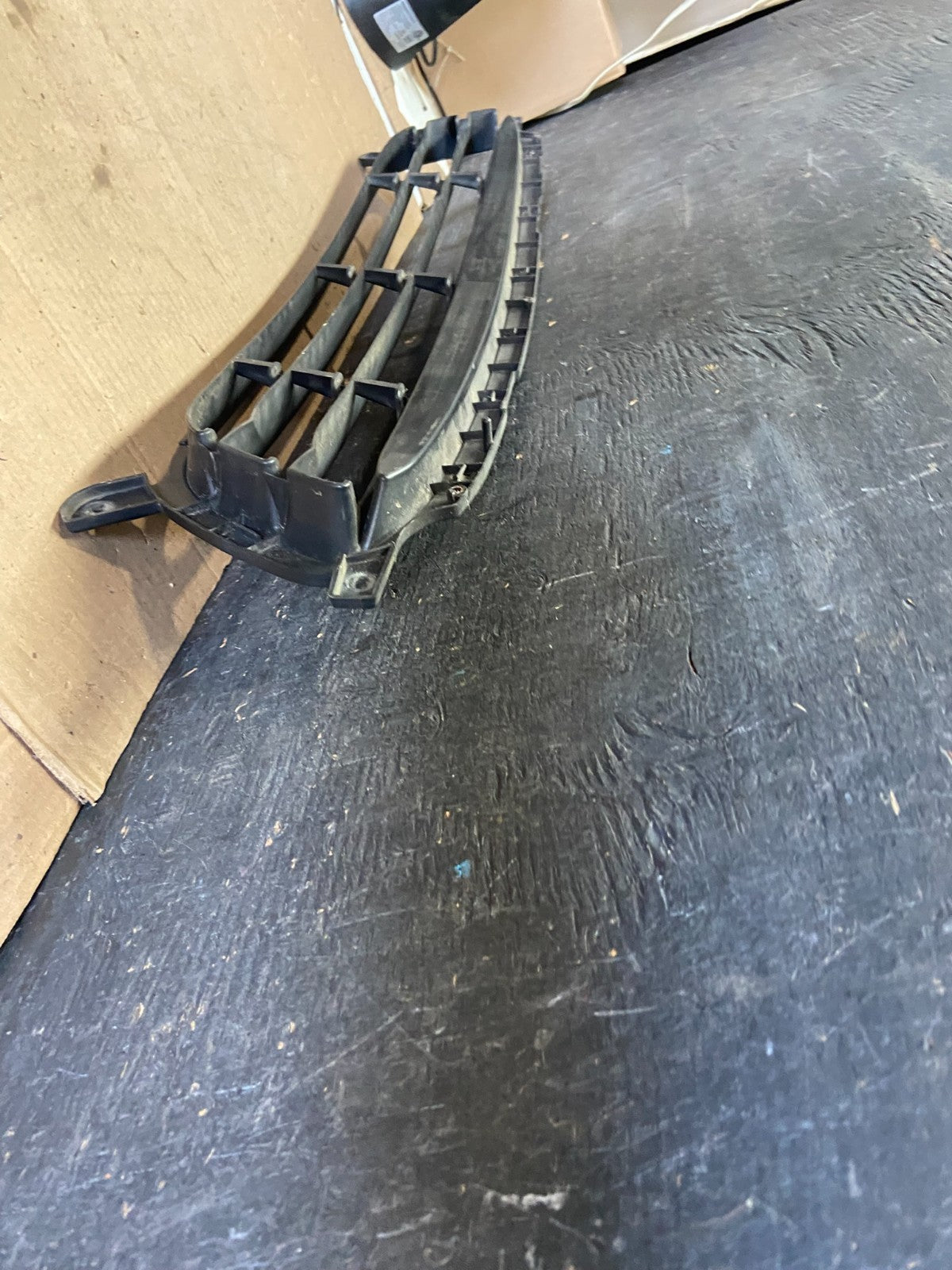 2012 to 2014 Hyundai Accent Front Bumper Lower Center Grille Q5700 DG4