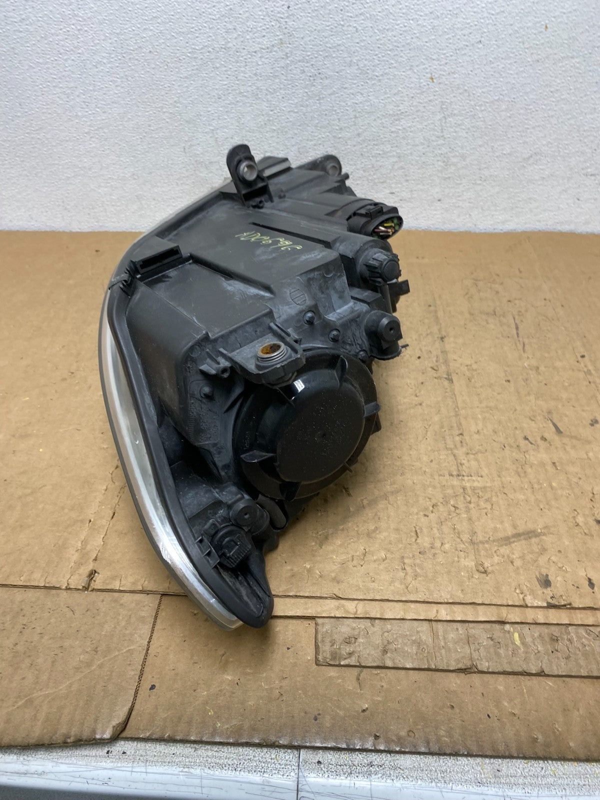 2009 to 2012 Volkswagen CC Right Passenger RH Headlight Halogen AD0696 DW6