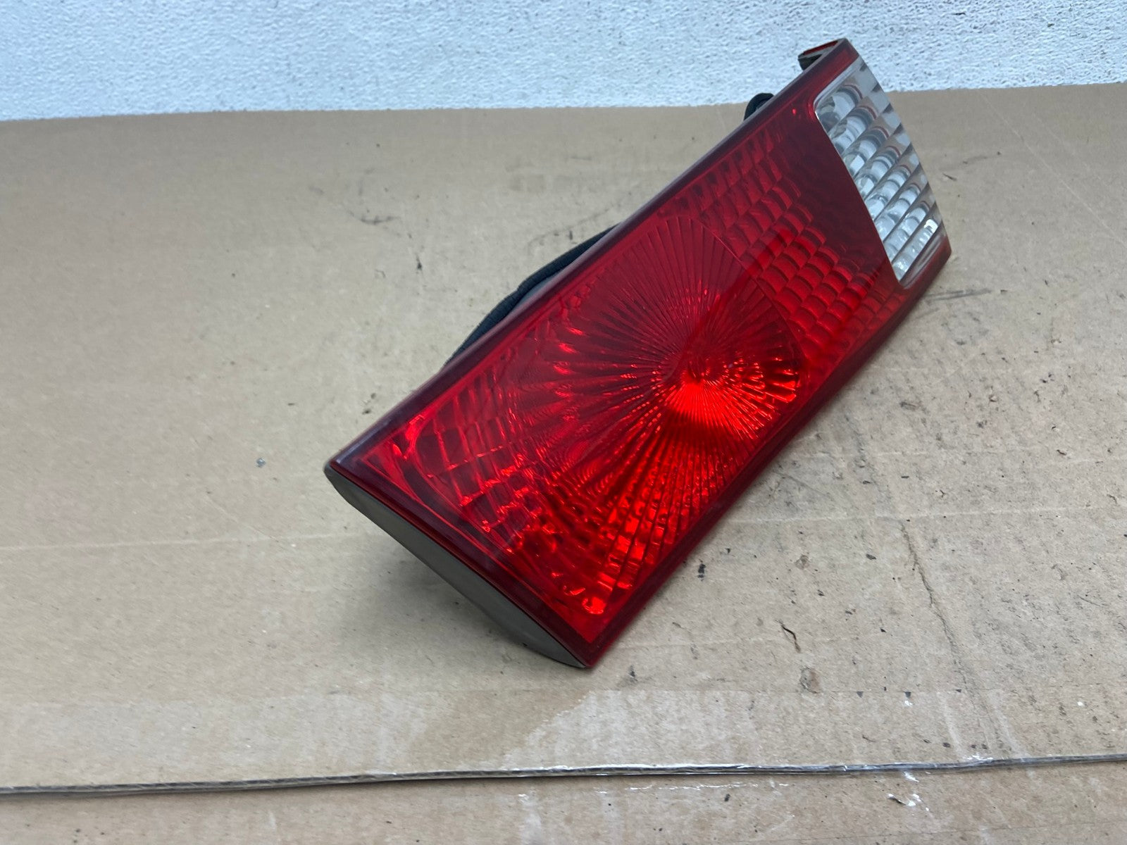 2000 to 2001 Toyota Camry Tail Light Inner Left Driver Lh Inner AE6072 LK2