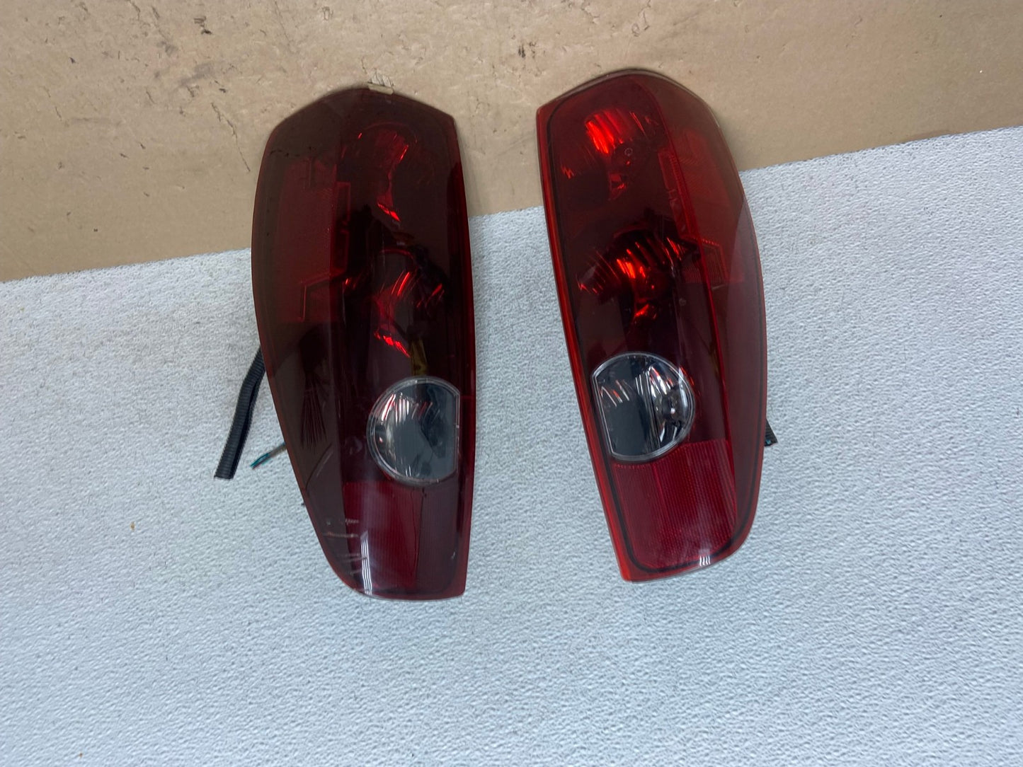 2004 to 2012 Chevrolet Colorado GMC Canyon Left+Right Set Tail Lights AG5671 LK0