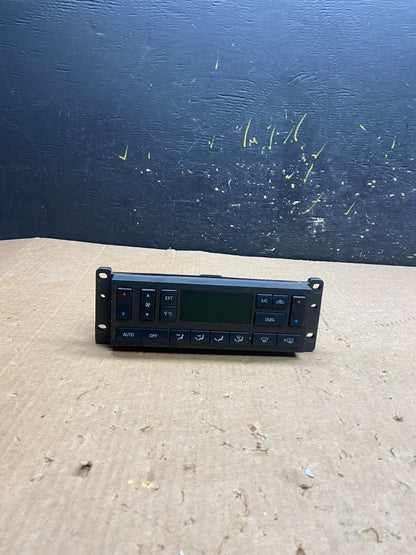2003 to 2006 Lincoln Town Car OEM Climate Control Panel OEM z4225 DG0