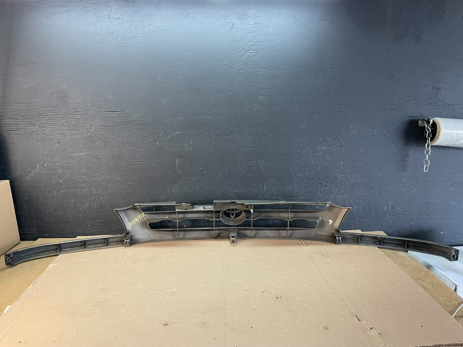 1998 1999 2000 Toyota Sienna Front Upper Mesh Grill Grille AD8412 DG6