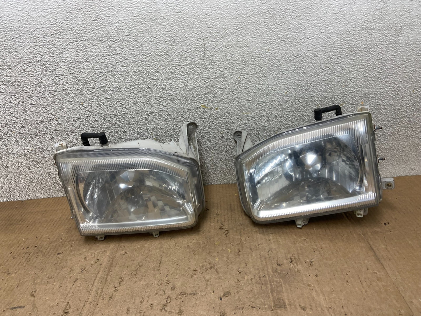 1999-2004 Nissan Pathfinder Left+Right Side Set Halogen Headlights Oem AA7153 DW0
