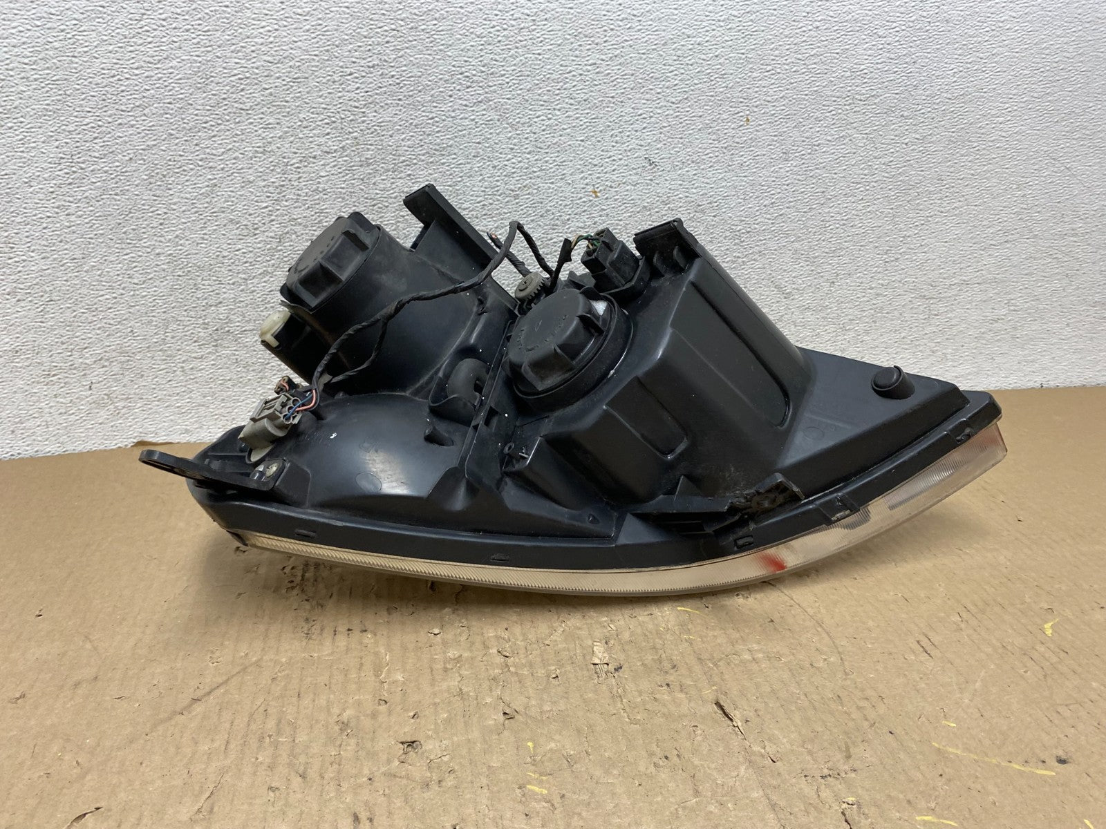 2008-2012 Kia Sedona Right Passenger RH Side Headlight Halogen DEPO AG8068 DW5