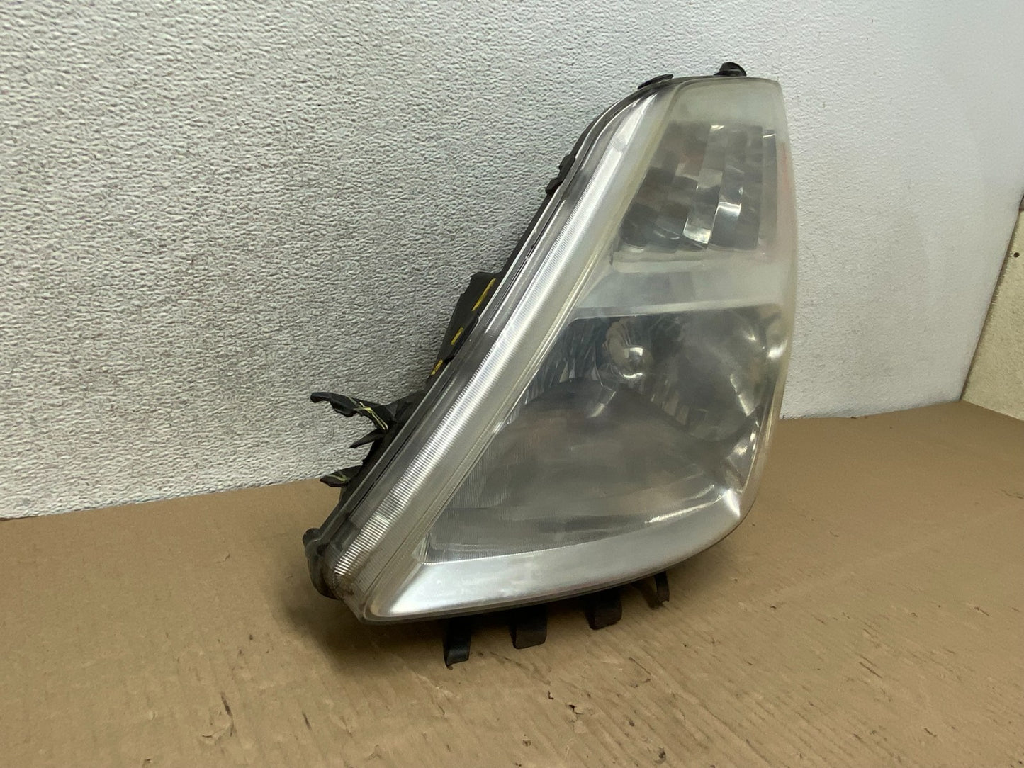 2004 - 2005 Toyota Prius Left Driver Lh Xenon HID Headlight AG7963 DW1