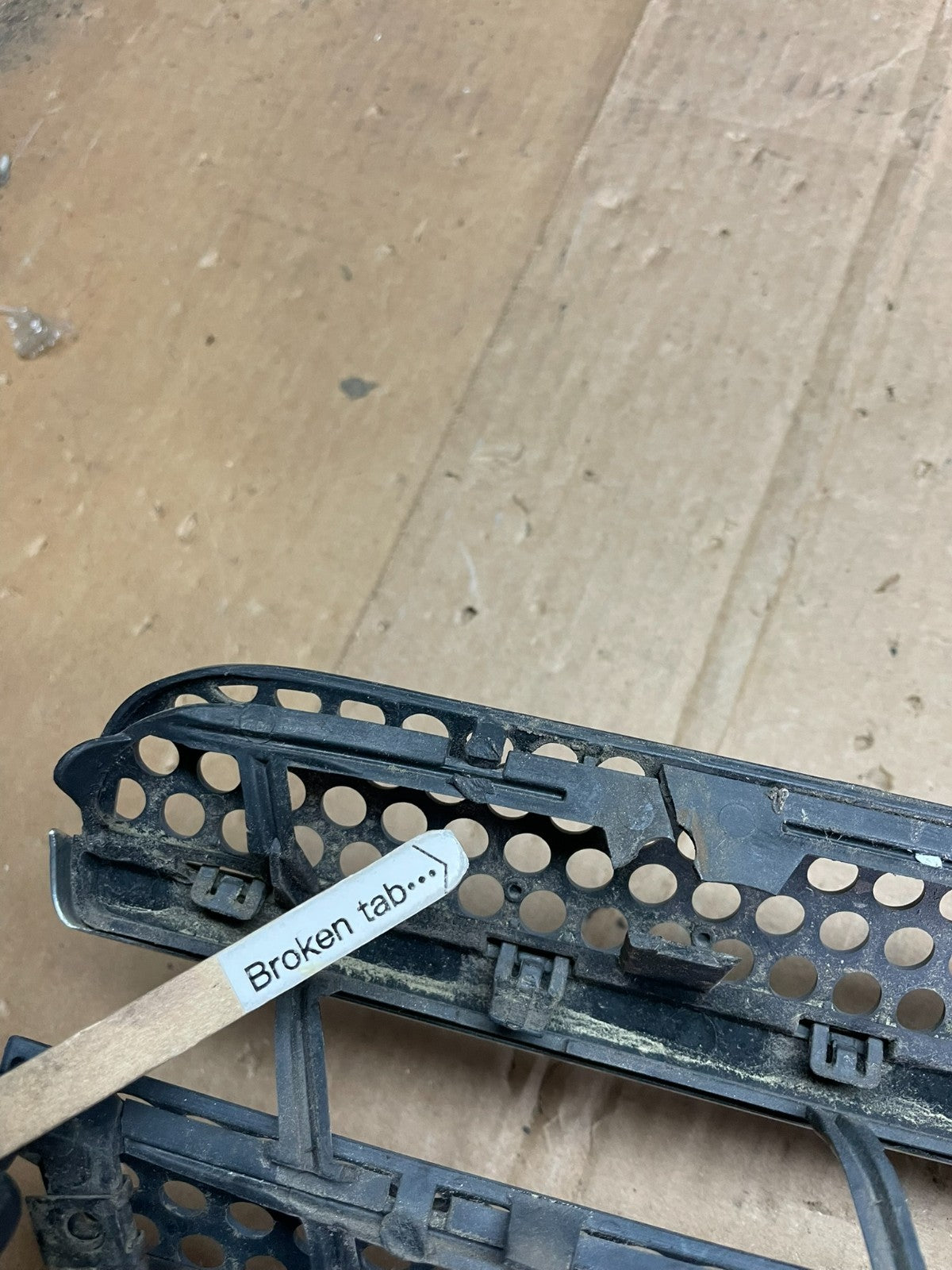 1998 to 2005 Mercedes-Benz ML320 Front Upper Grille Grill OEM ab3218 DG9