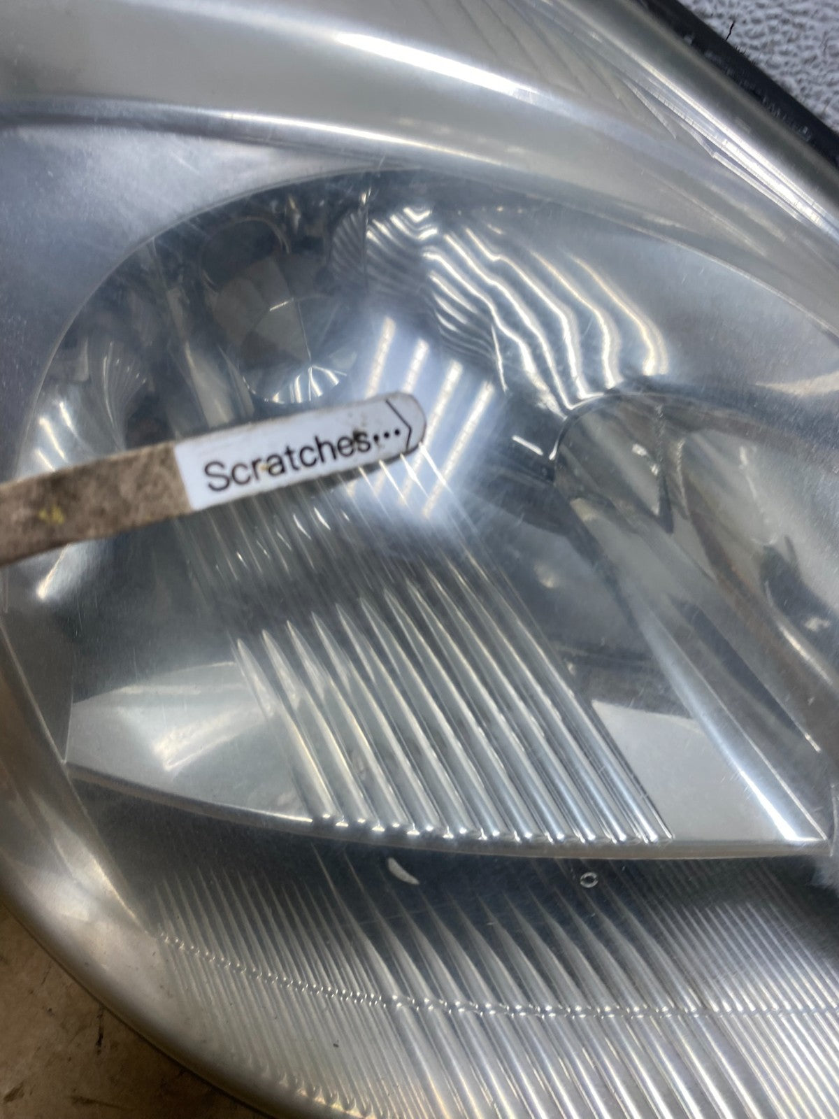 2004-2005 Toyota Sienna Right Passenger Halogen Headlight AD5249 DW3
