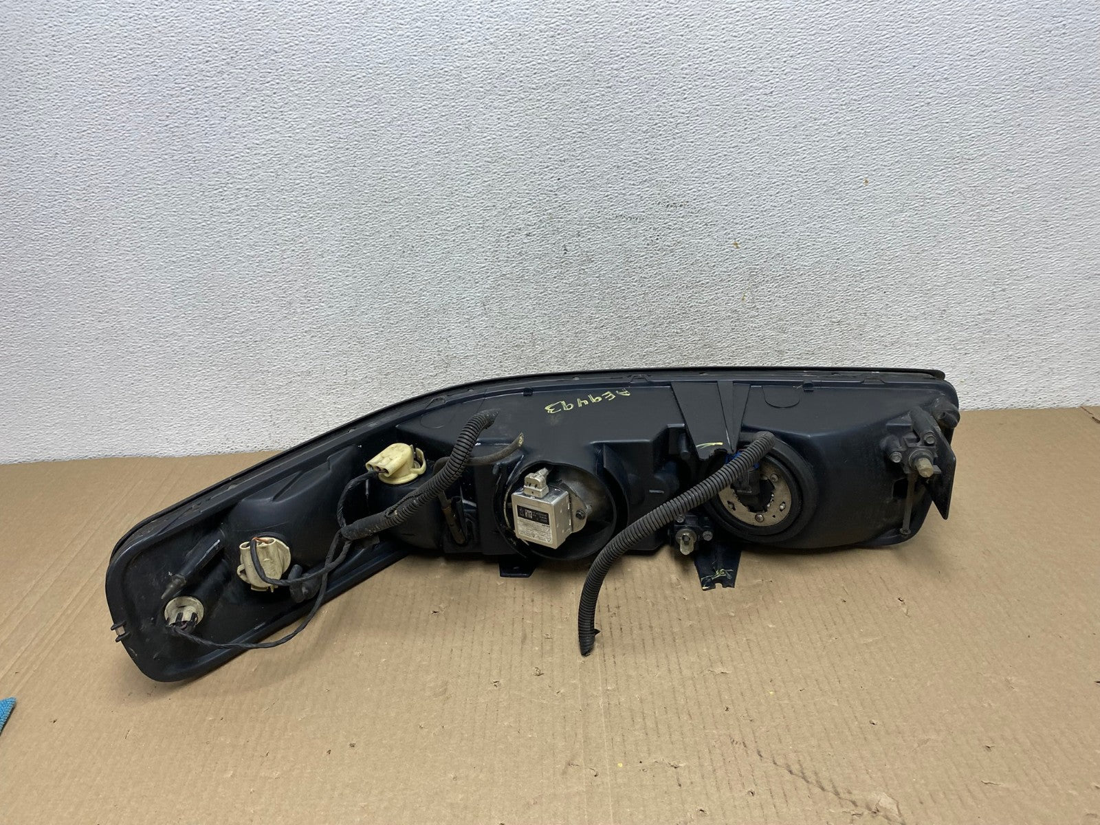 1998 to 2004 Cadillac Seville Right Passenger RH Side Headlight AE9493 LK7