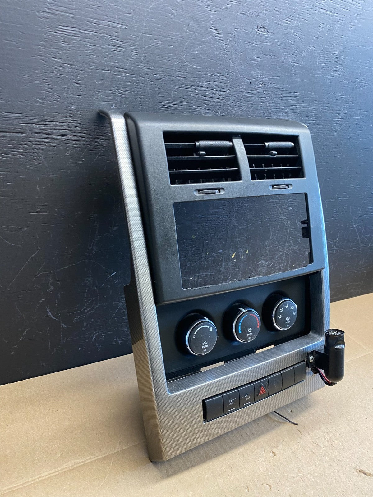 2008 to 2012 Jeep Liberty Dash Climate Temperature Control Radio Bezel AC623 DG2