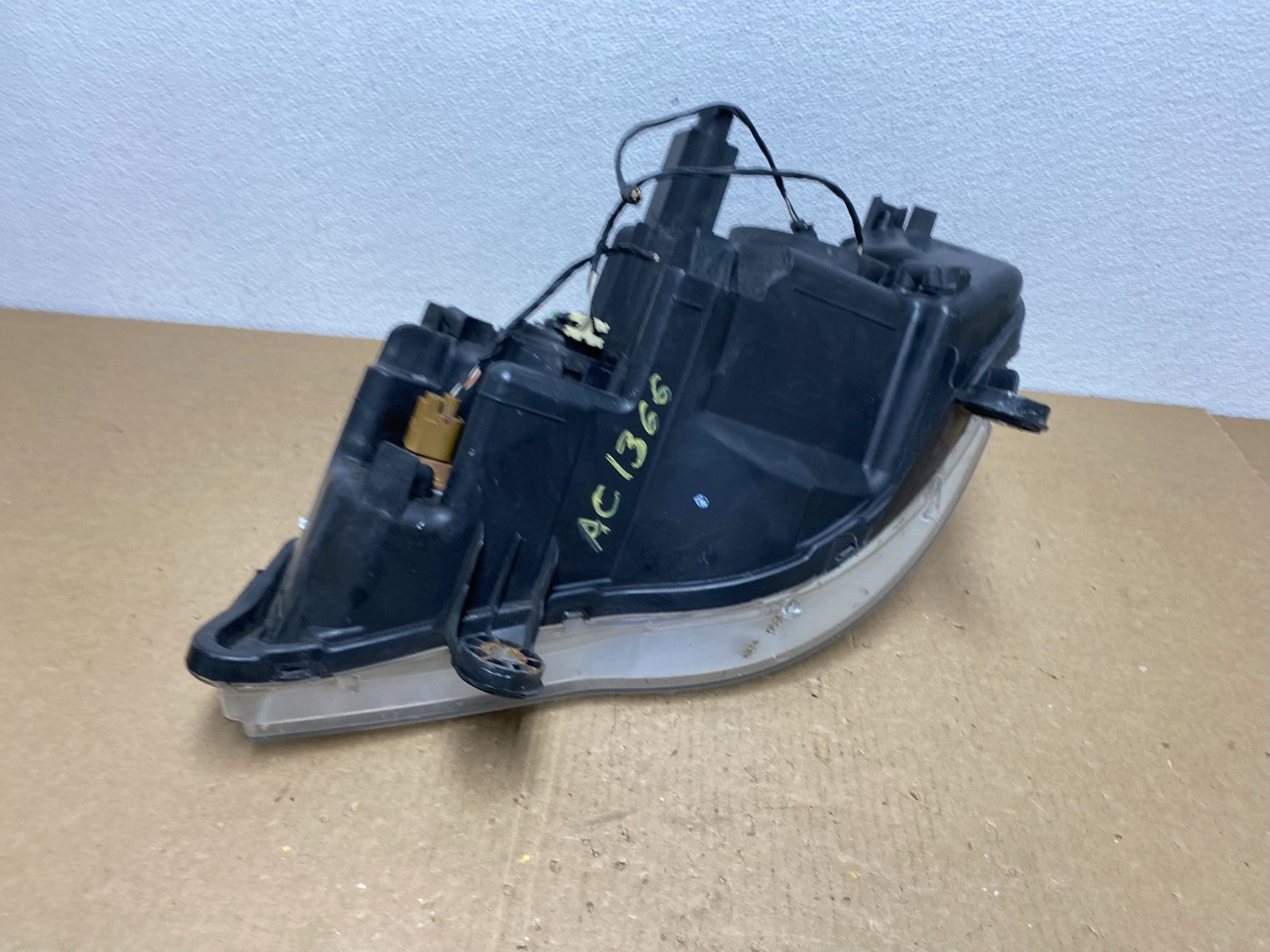2011 to 2016 Chrysler Town and Country Right Passenger Headlight AC1366 DW7