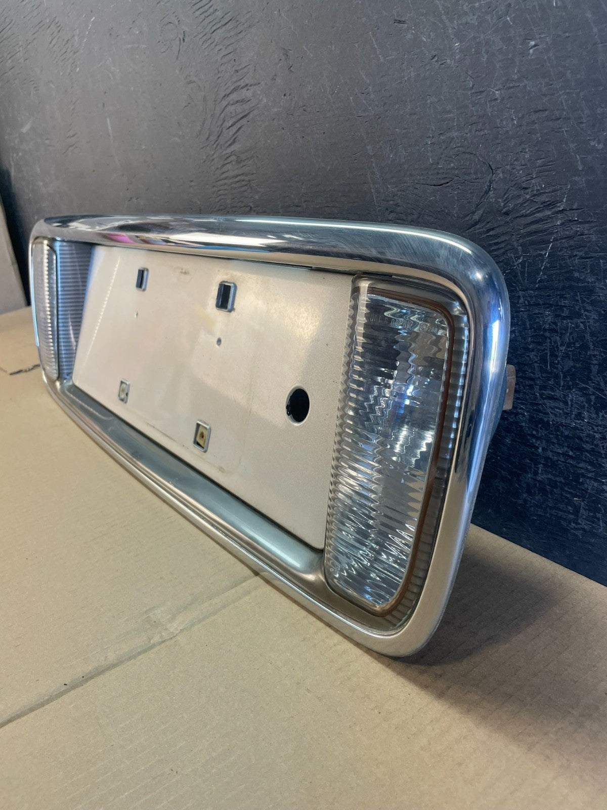 2000-2005 Cadillac DeVille Rear Trunk BackUp License Plate Light Panel AE3489 DG1