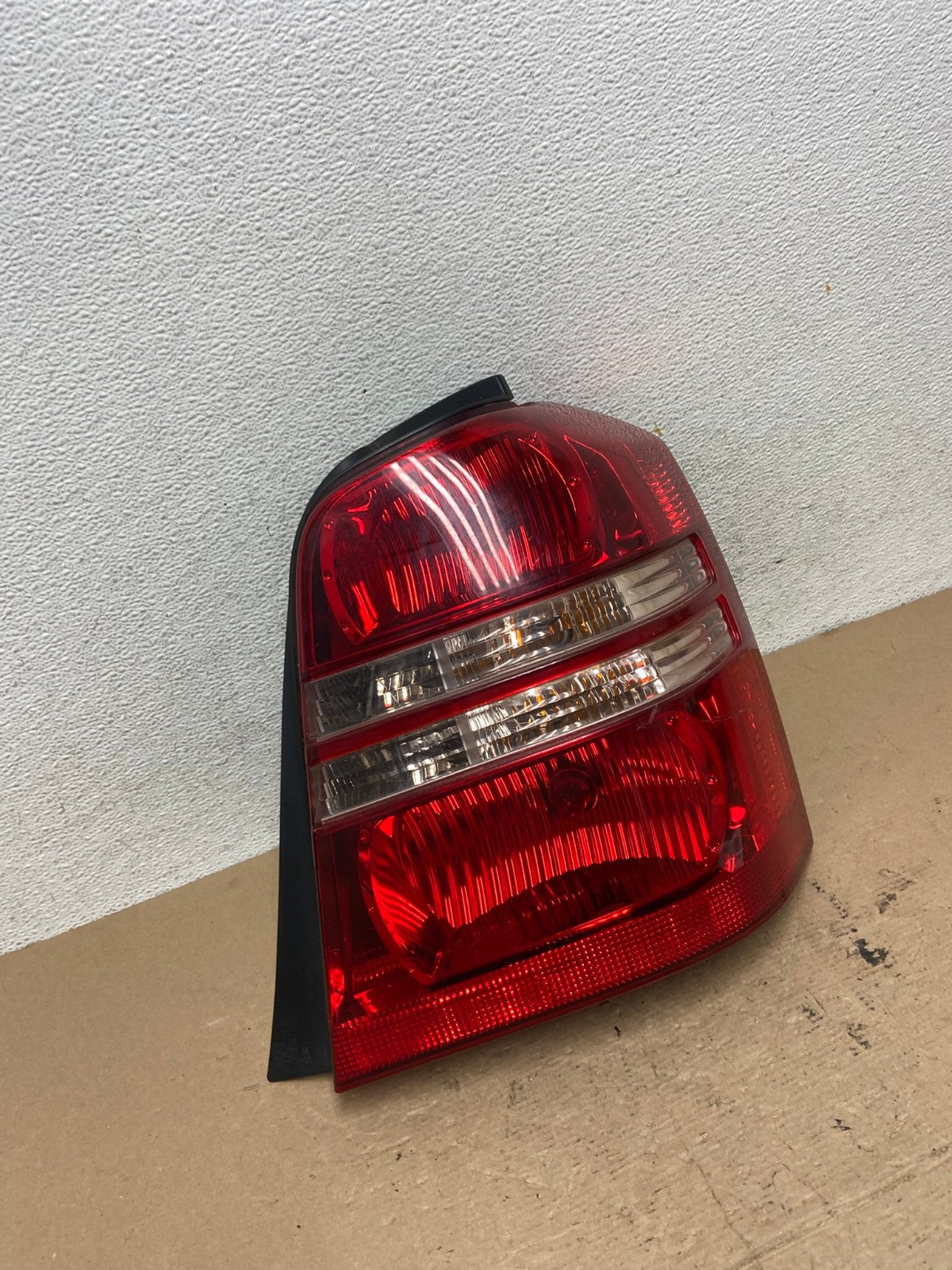 2001 2002 2003 Toyota Highlander Right Passenger RH Tail Light AF4734 LK2