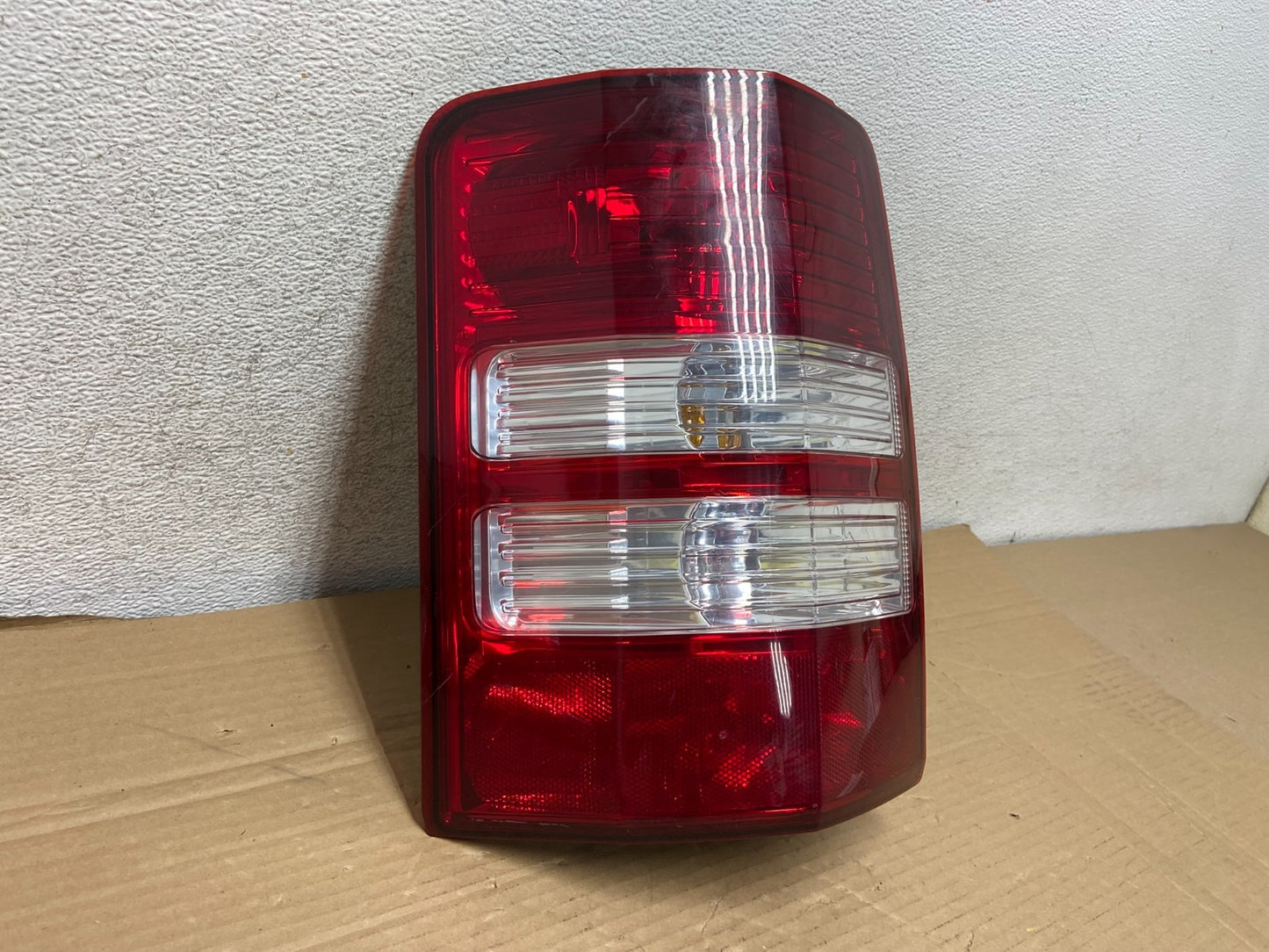 2008 to 2012 Jeep Liberty Left Driver Side Lh Tail Light AG8935 DW1