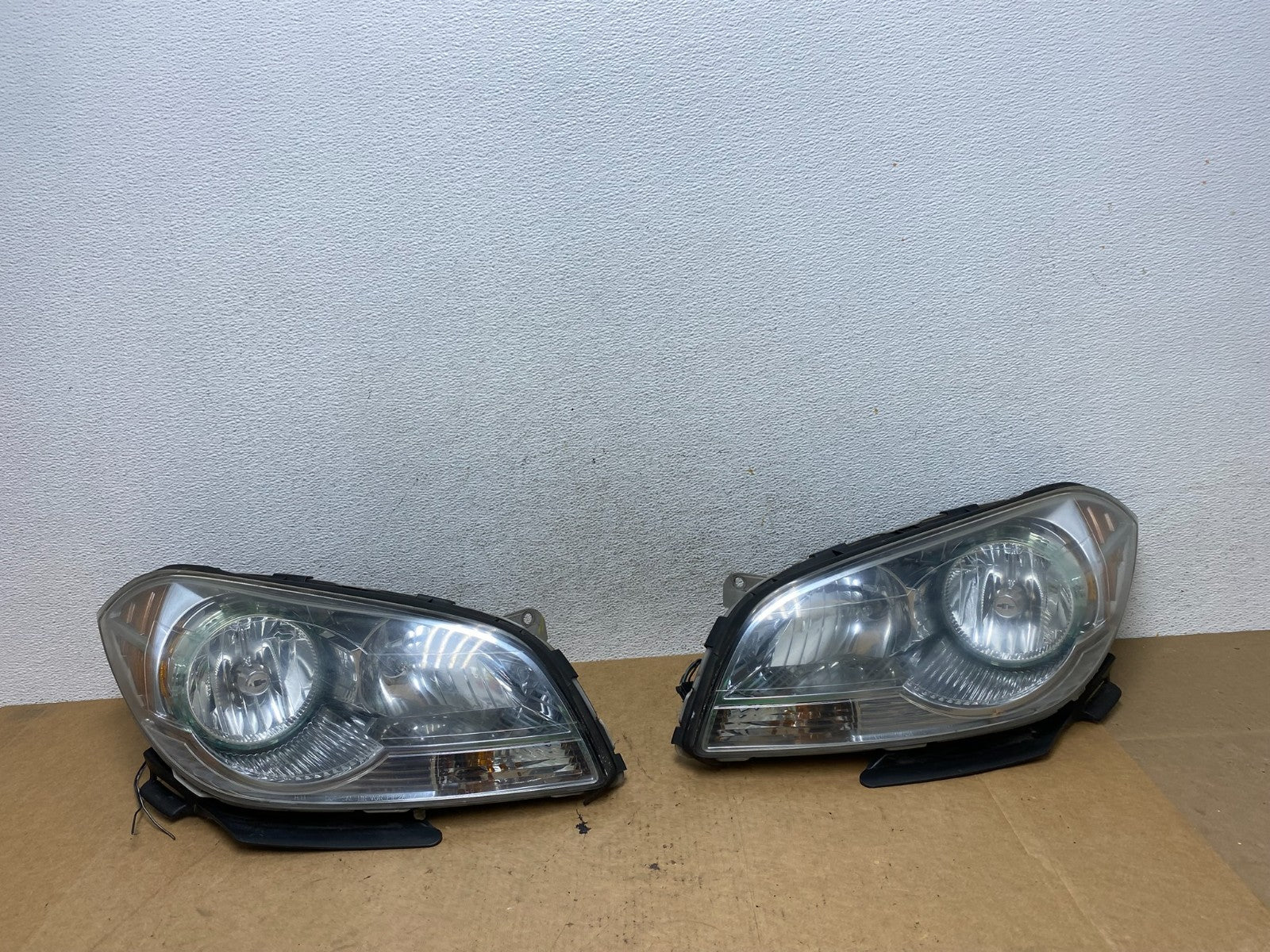 2008 to 2012 Chevrolet Malibu Left+Right Side Set Headlights AE3263 DW0