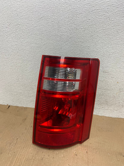 2008 2009 2010 Dodge Grand Caravan Right Passenger Rh Tail Light AE9184 LK0