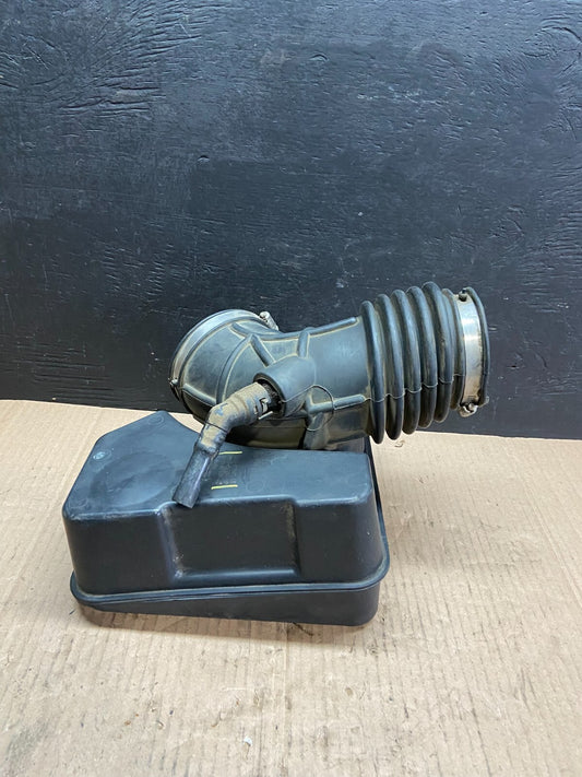 2007 to 2010 Lincoln MKX 3.7L Air Cleaner Box Resonator OEM D2692 DG10