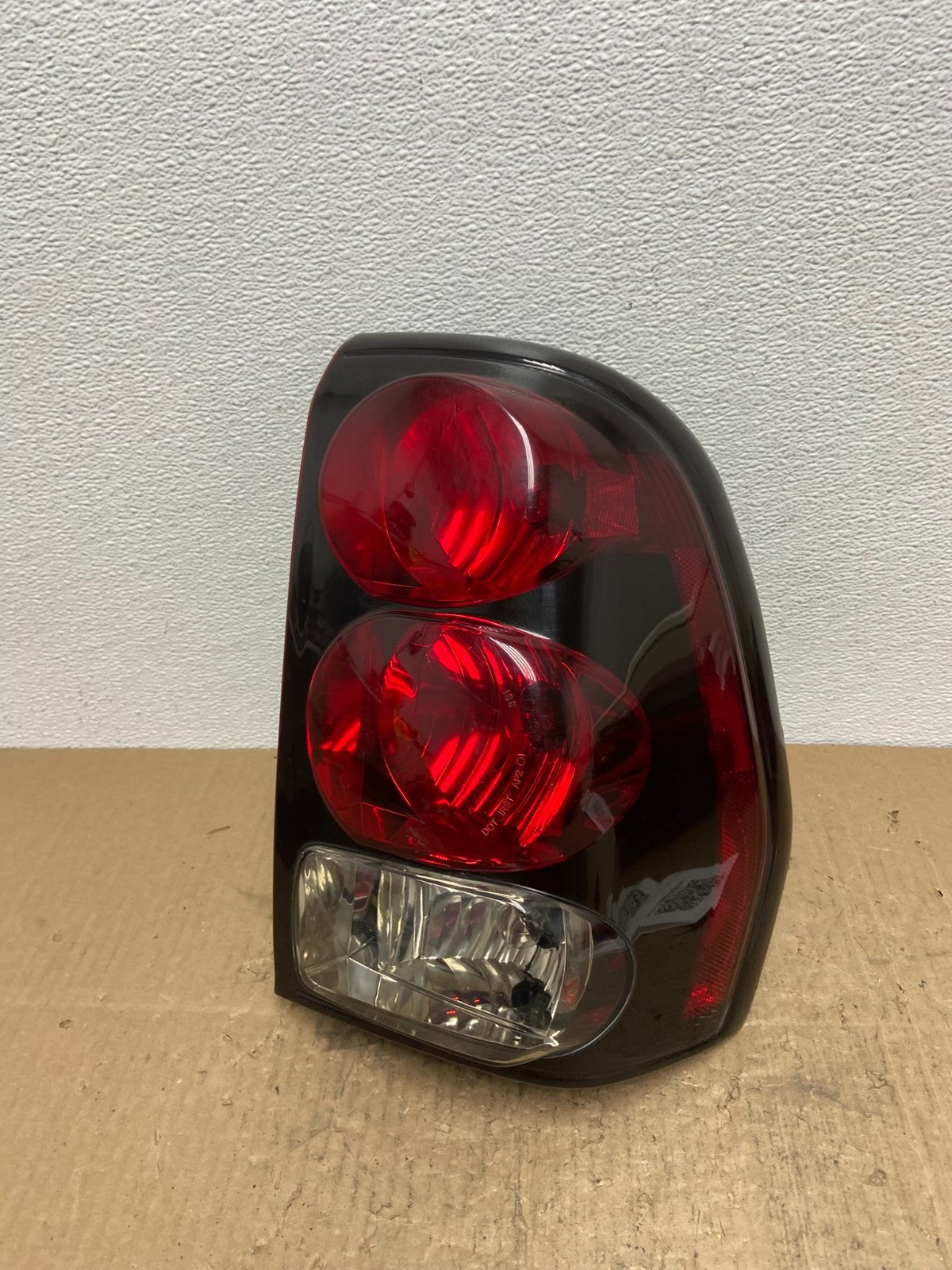2002 to 2009 Chevrolet Trailblazer Right Passenger Rh Tail Light AB8512 DW0