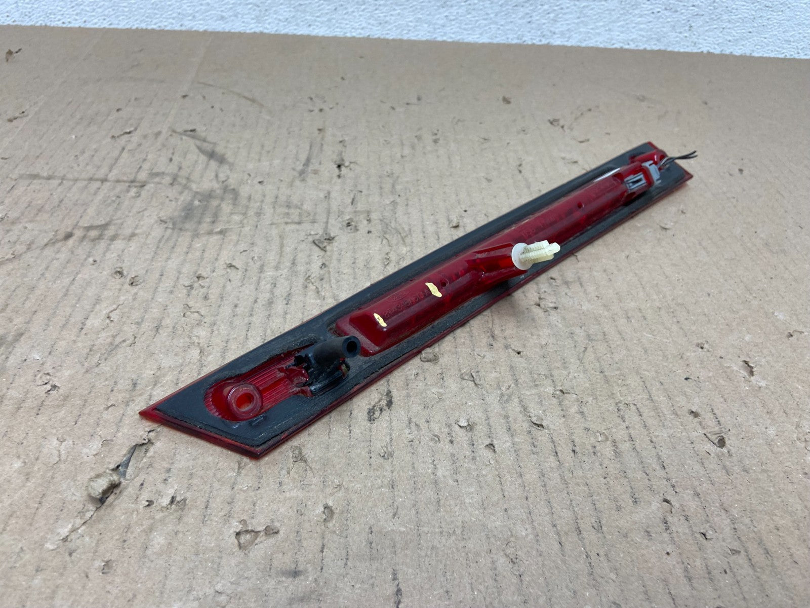 2007 to 2011 Ford Edge Rear Third Brake 3rd Light Lamp ae8758 DG4