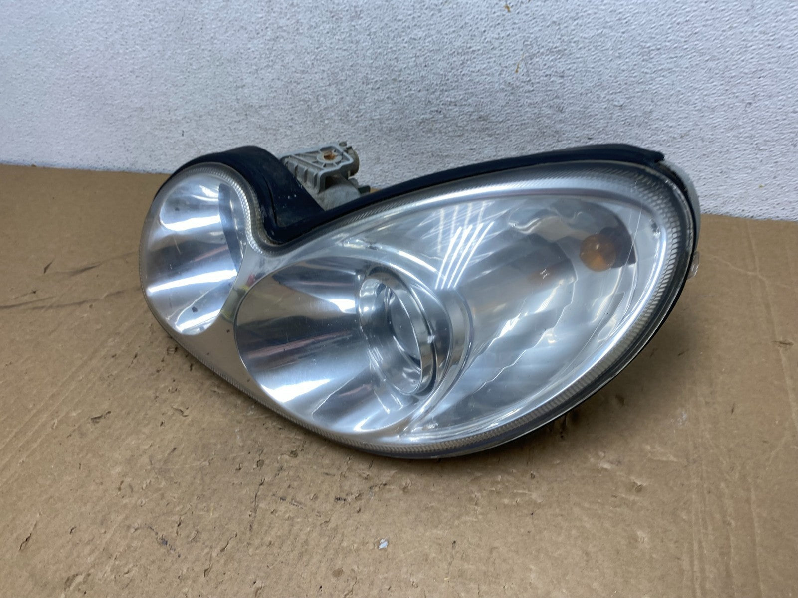 2002 to 2005 Hyundai Sonata Left Driver LH Side Headlight Halogen AG1120 DW1