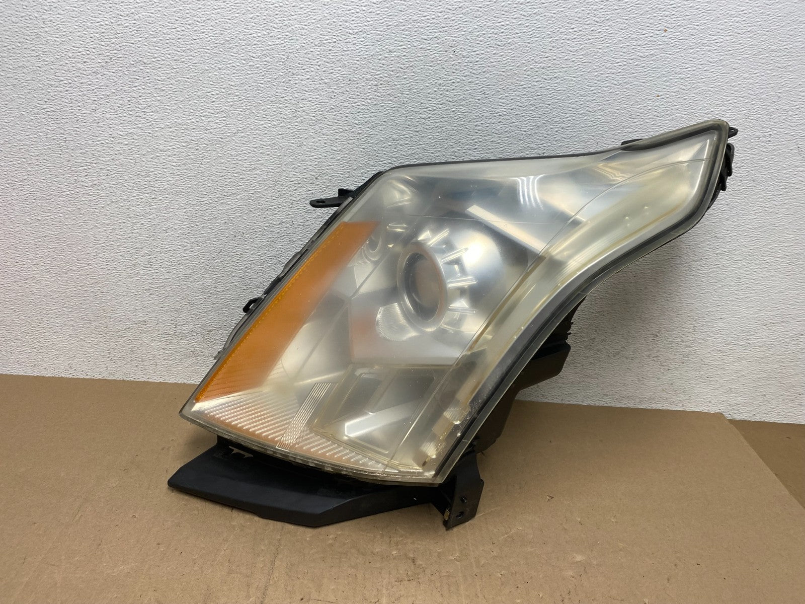 Halogen 2010 to 2016 Cadillac SRX Left Driver LH Side Headlight AE6762 DW0