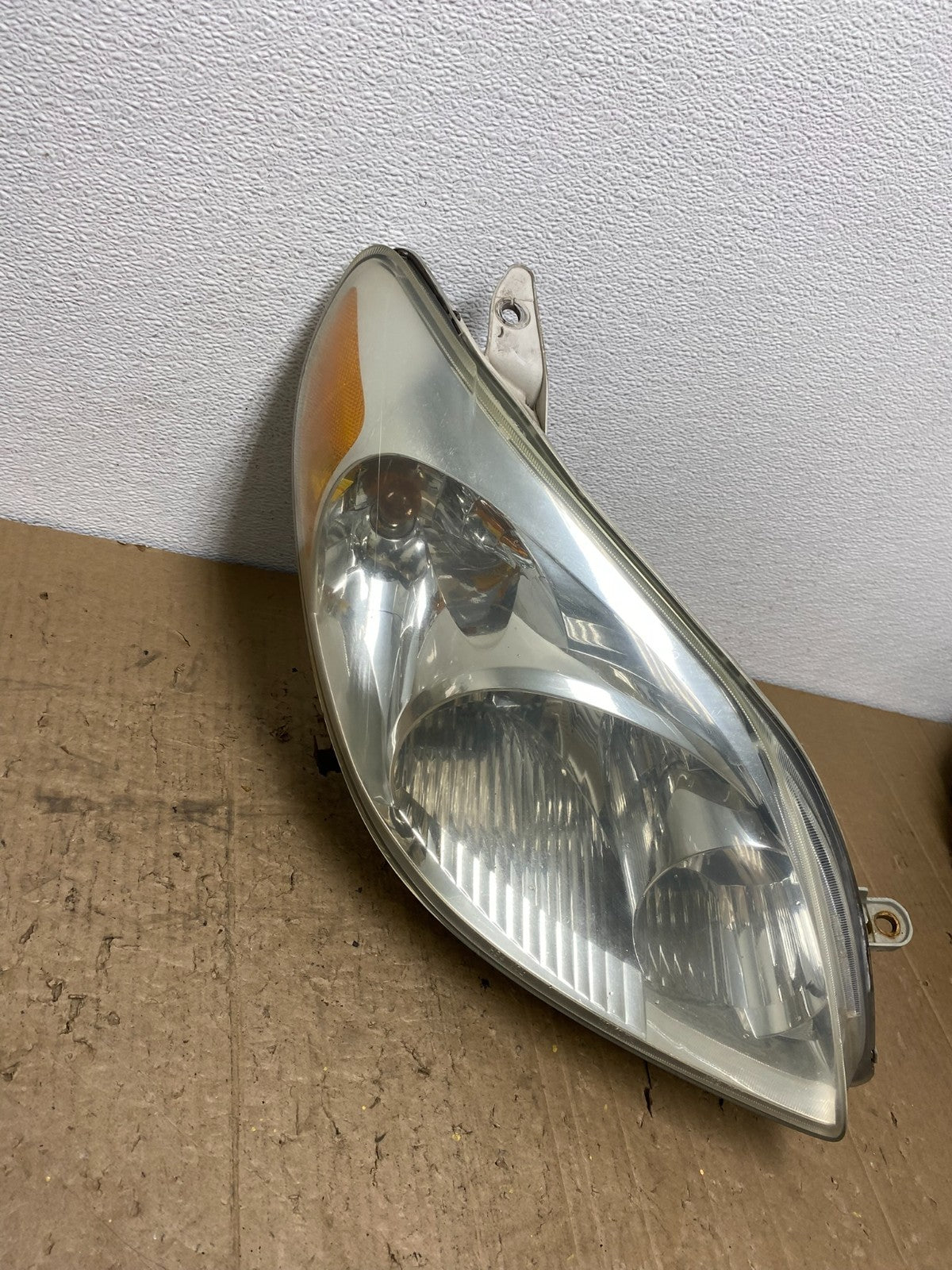 2003 to 2008 Toyota Matrix Right Passenger Rh Halogen Headlight Oem AC0144 DW2