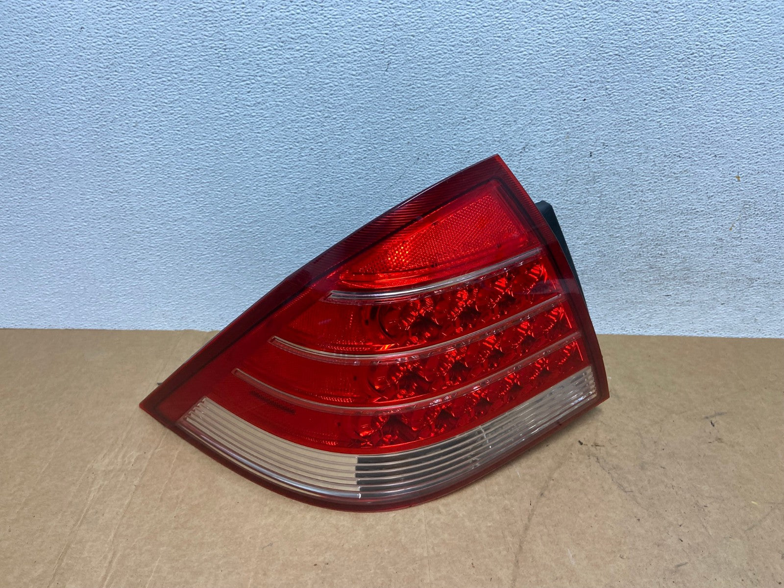 2005 to 2007 Mercury Montego Left Driver LH Side Tail Light AE3099 LK0