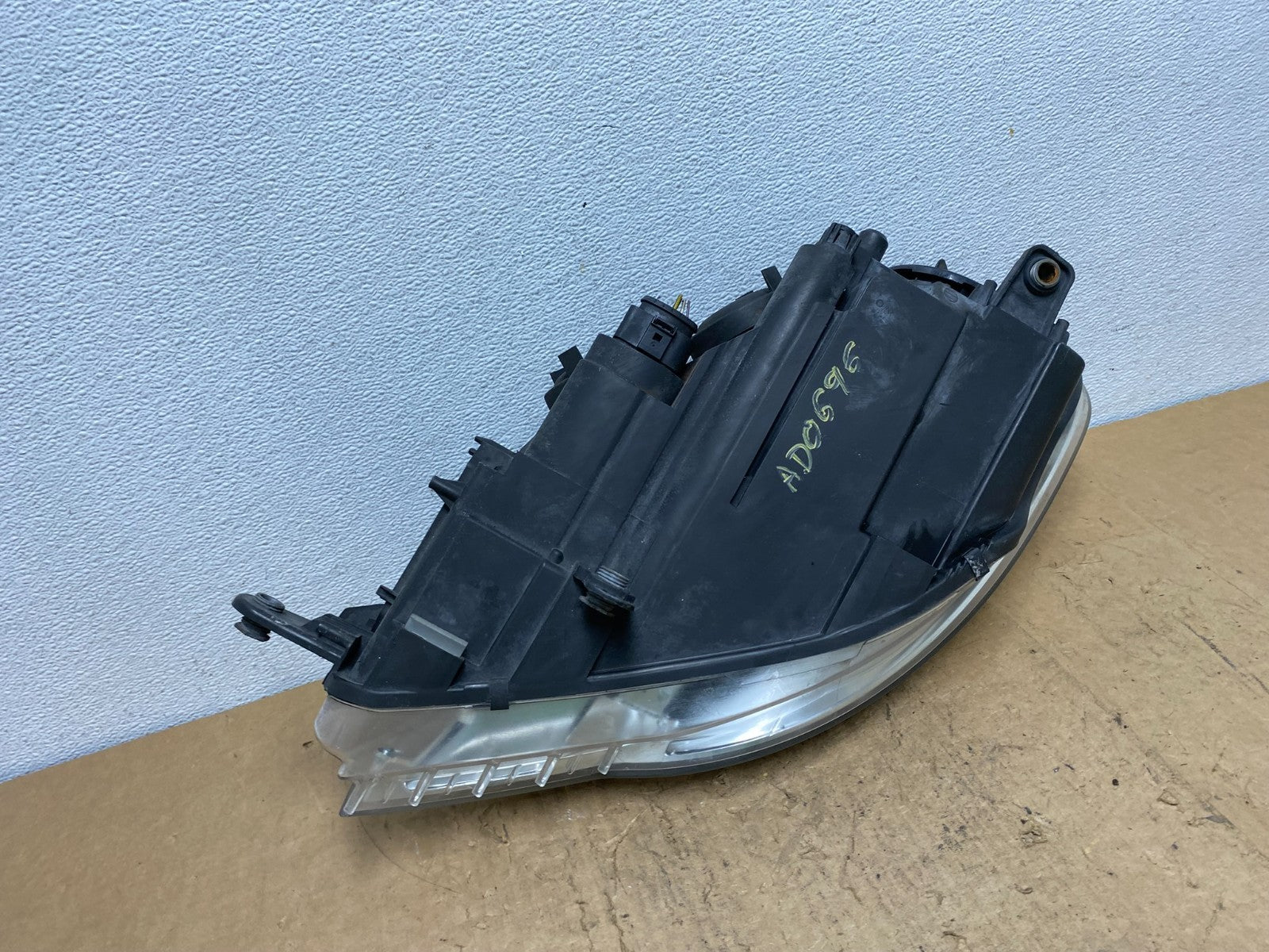 2009 to 2012 Volkswagen CC Right Passenger RH Headlight Halogen AD0696 DW7