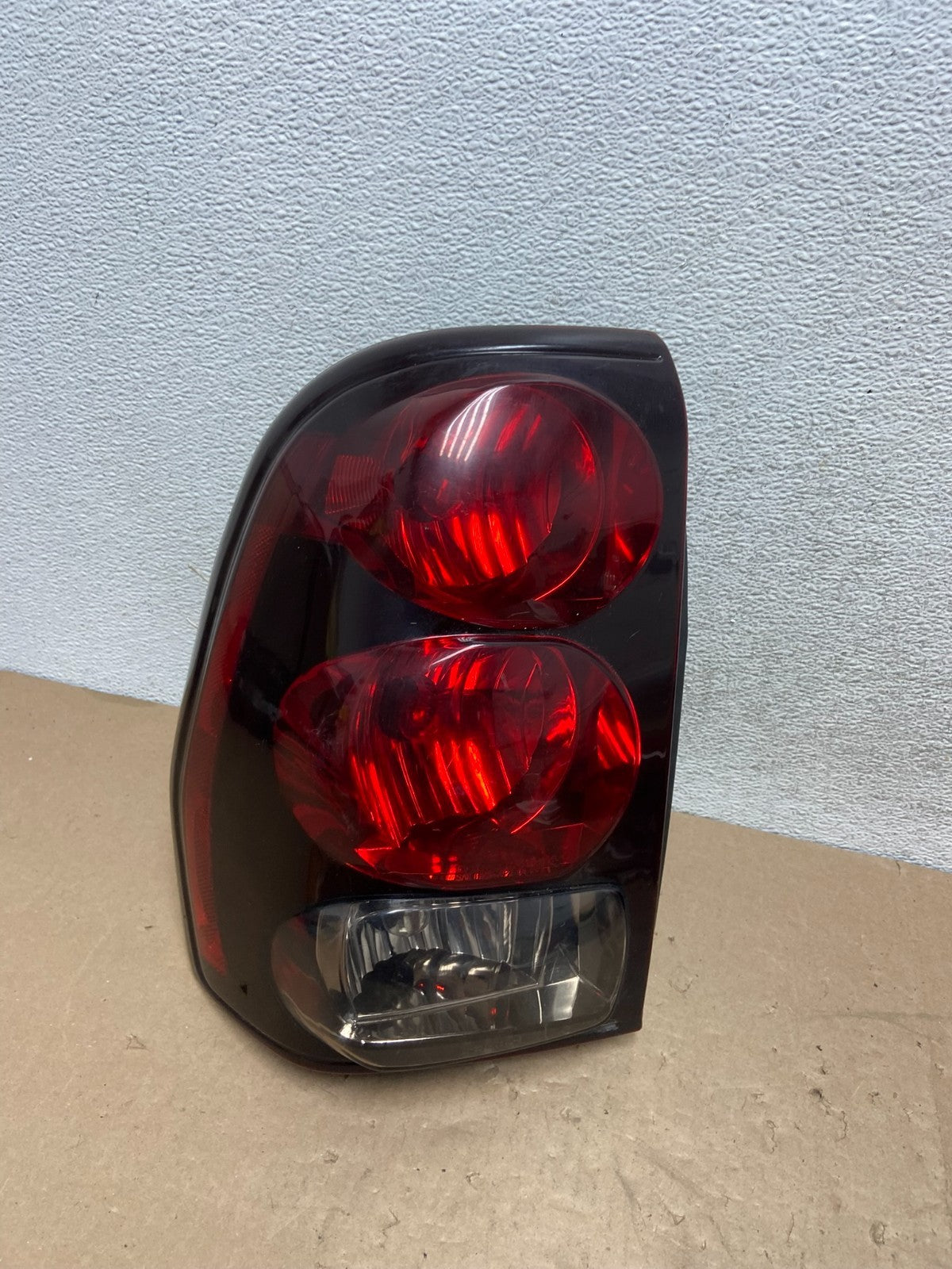 2002 to 2009 Chevrolet Trailblazer Left Driver LH Side Tail Light AG5520 LK0