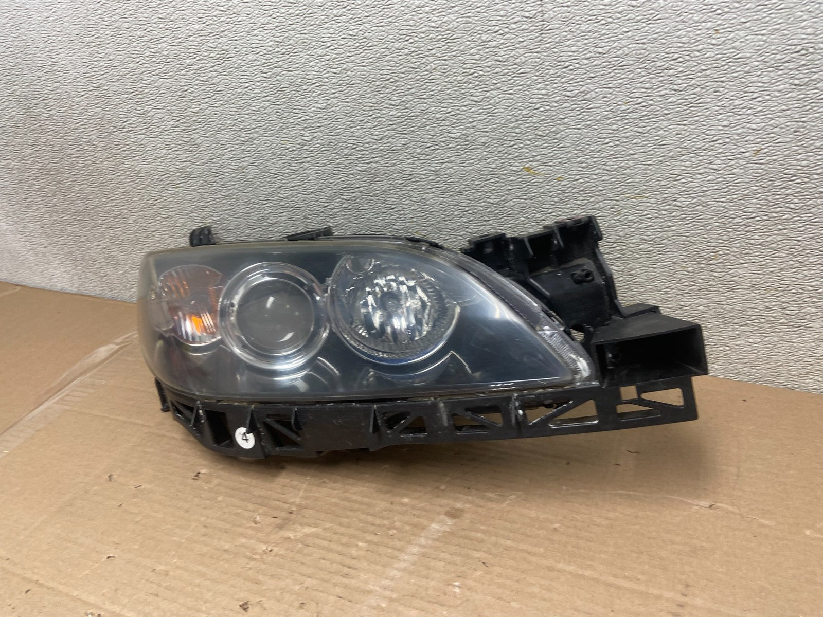 2004 to 2009 Mazda 3 Sedan Right Passenger Rh Side Headlight AA8717 DW1