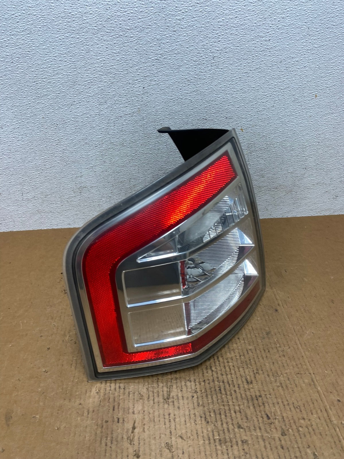 2007 to 2010 Ford Edge Tail light Left Driver Side AE0302 LK2