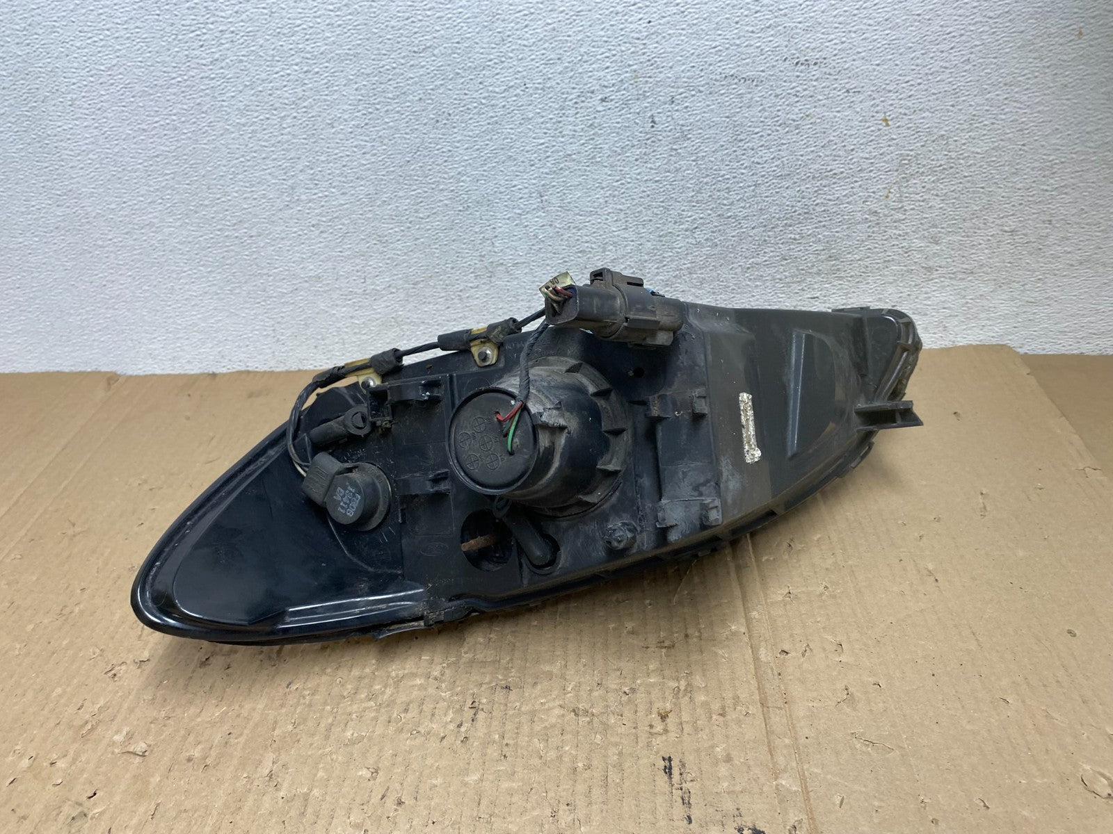 2000 to 2007 Ford Taurus Right Passenger RH Side Halogen Headlight AE9077 DW8