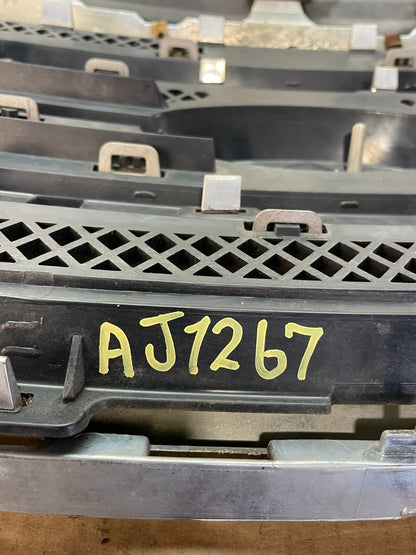 2013 to 2019 Ford Taurus Front Upper Grill Grille AJ1267 DG6