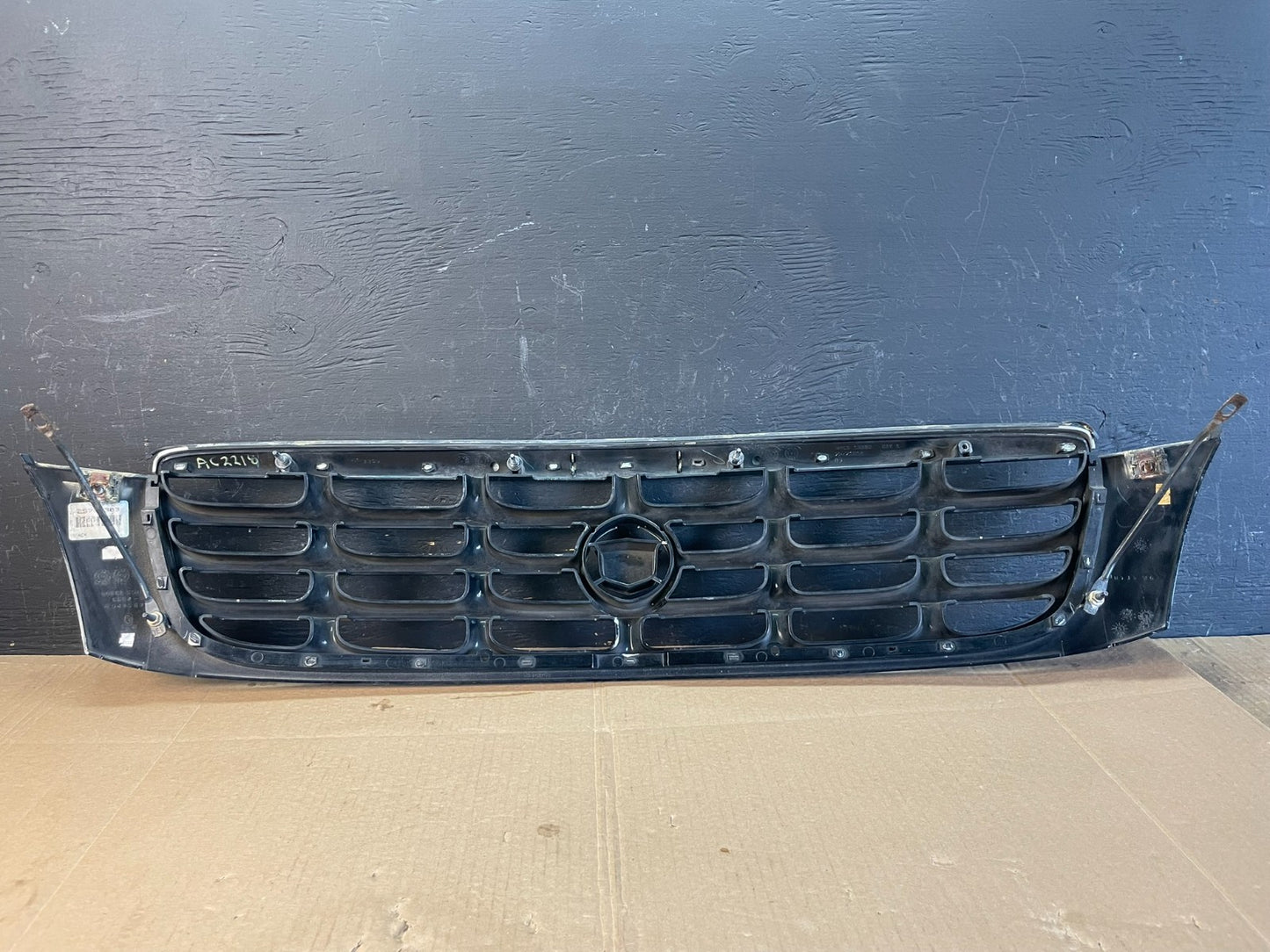 1999 to 2005 Cadillac Deville Front Grill Grille AC2218 PS7