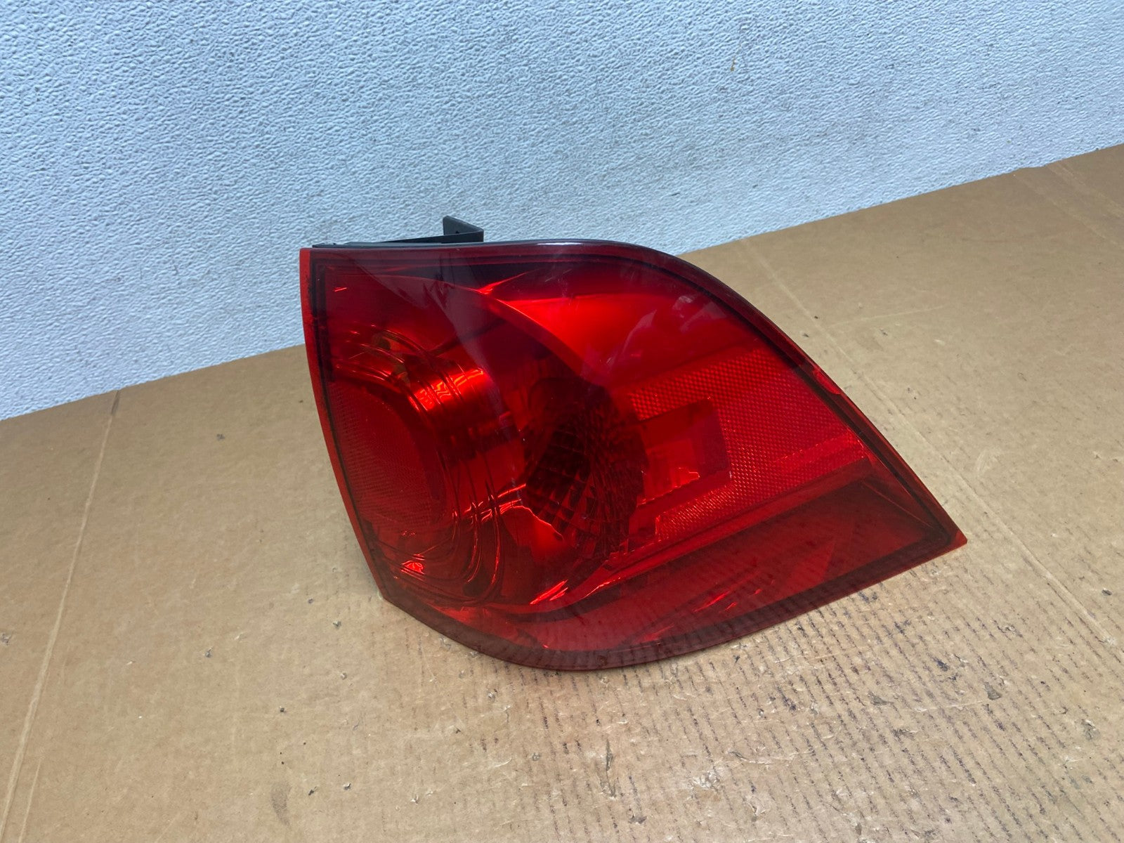 2009 to 2014 Volkswagen Routan Right Passenger RH Side Tail Light AE0475 LK1