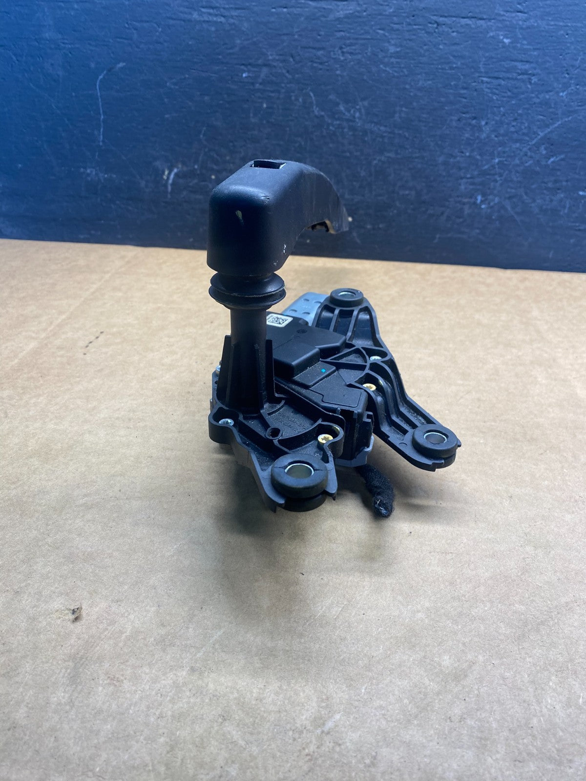 2020 to 2023 Ford Explorer Rear Windshield Wiper Motor AD7461 DG4